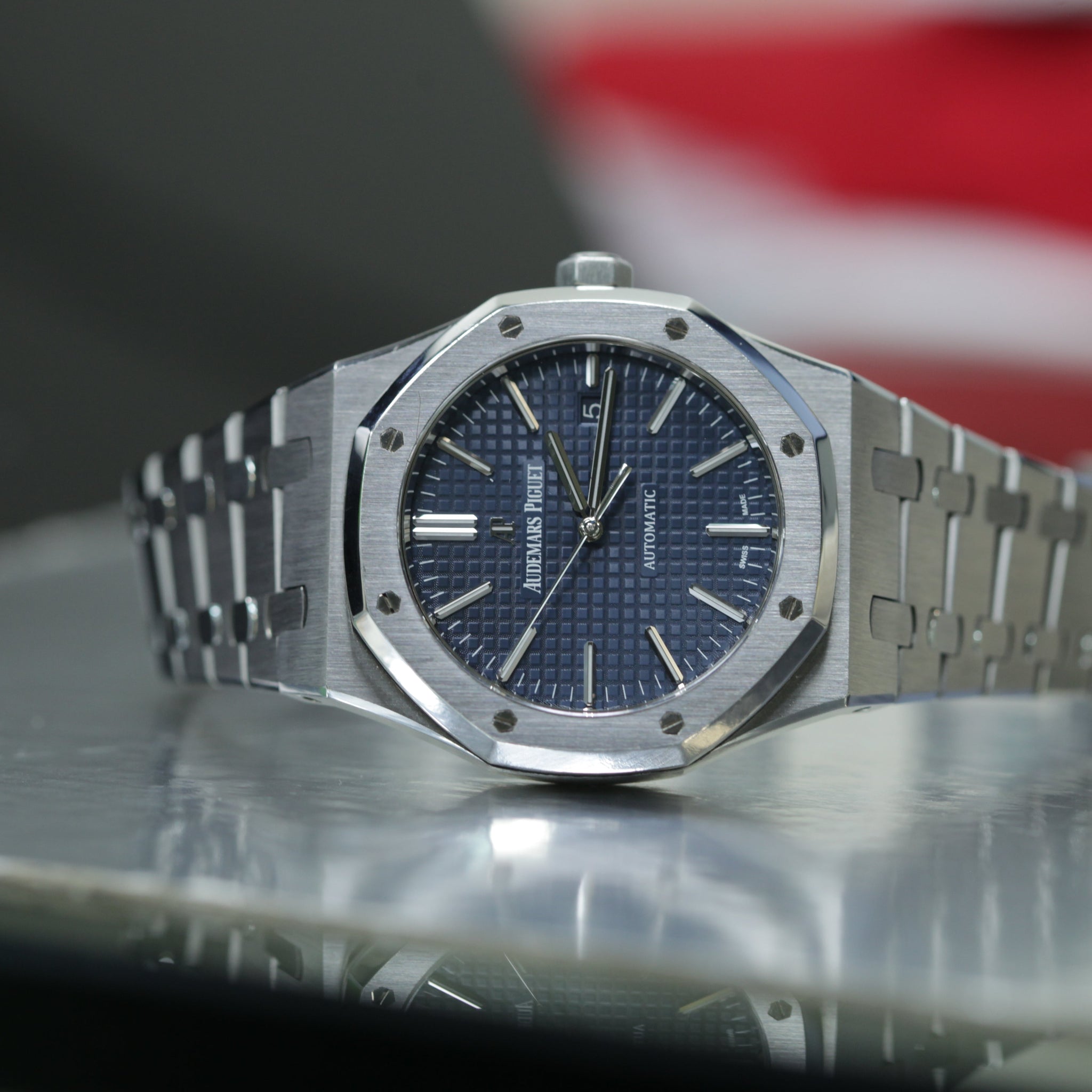 How to read Audemars Piguet serial numbers?