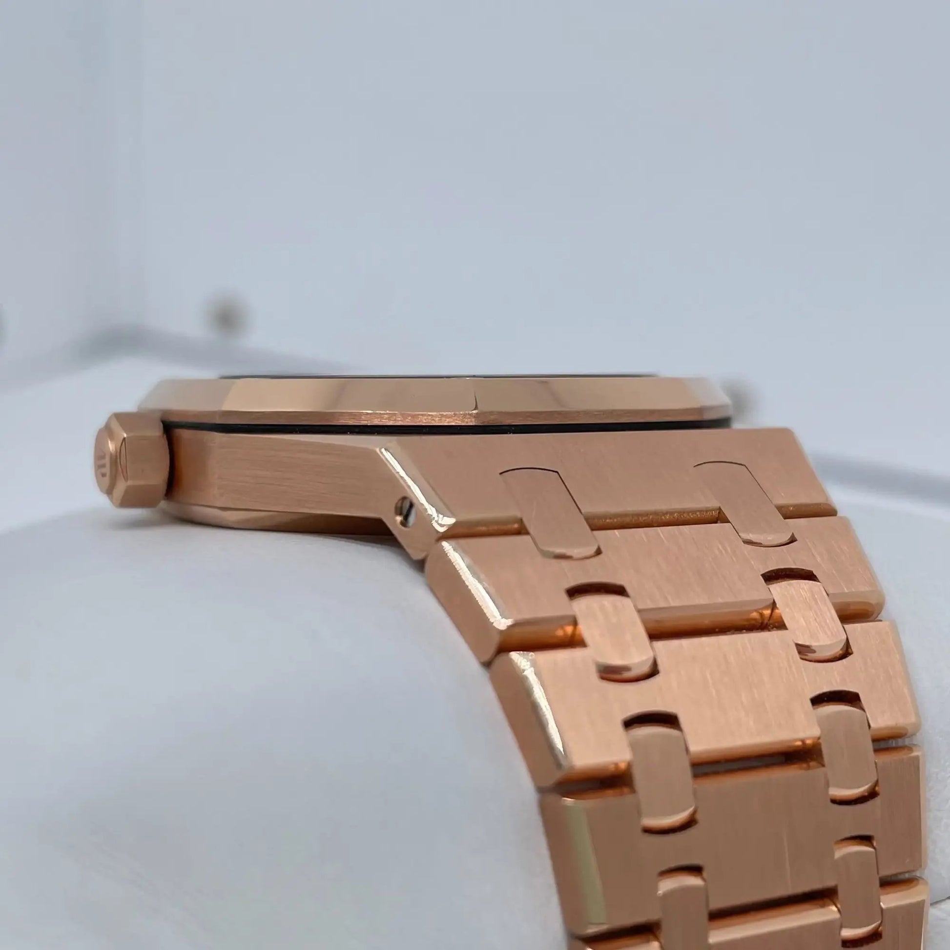 3rd image of Audemars Piguet Royal Oak Wristwatch, PreOwned condition