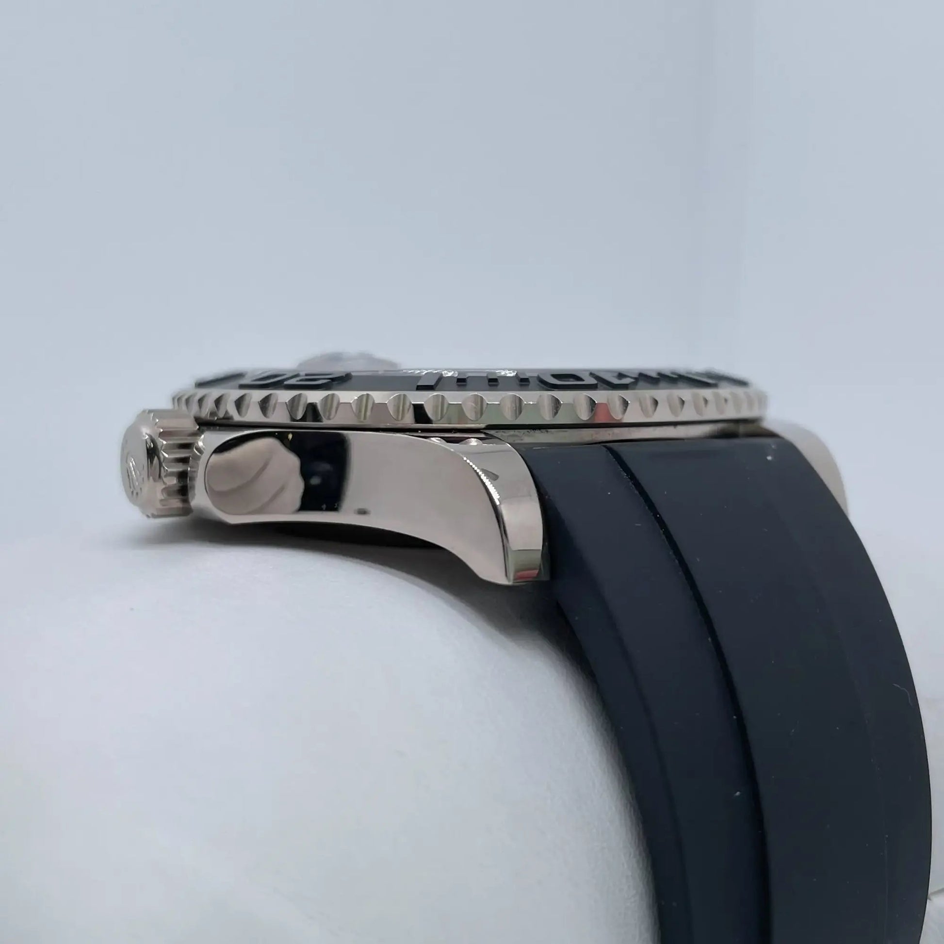 4th image of Rolex Yacht Master Wristwatch, PreOwned condition