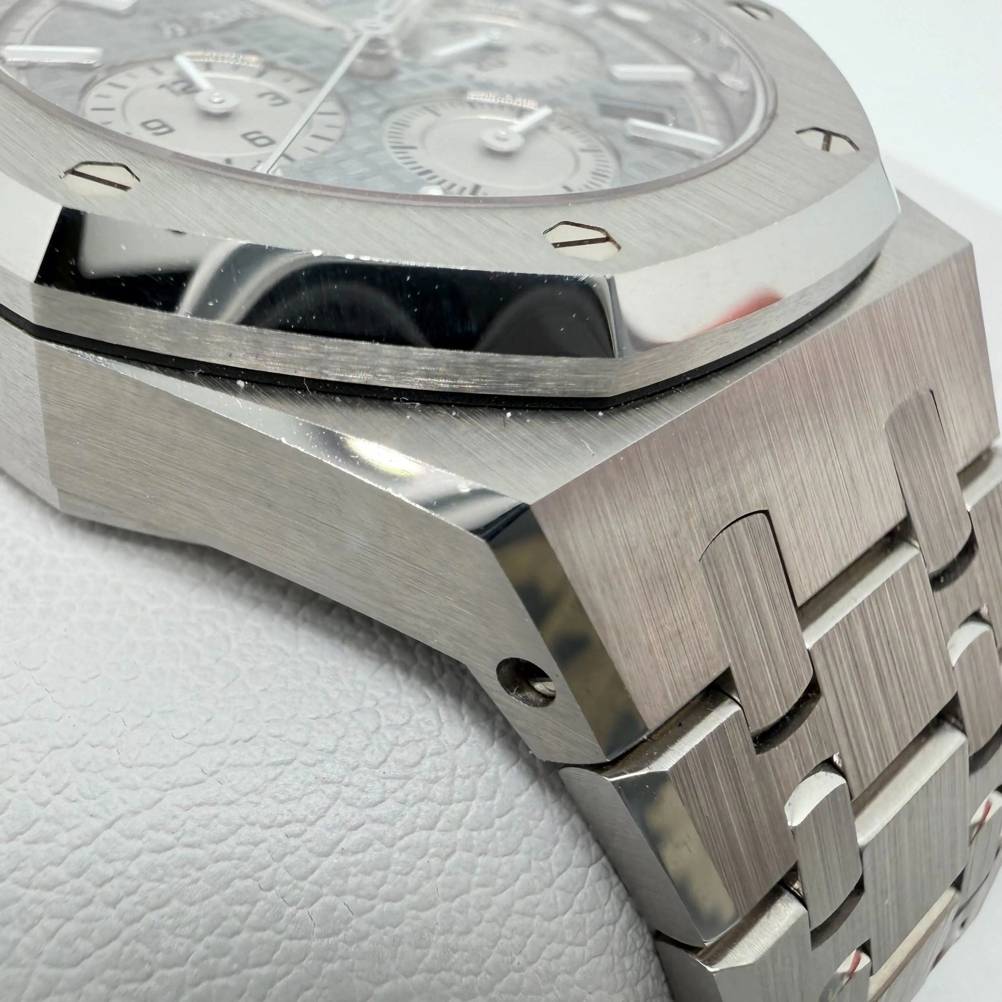 4th image of Audemars Piguet Audemars Piguet Royal Oak Wristwatch, PreOwned condition
