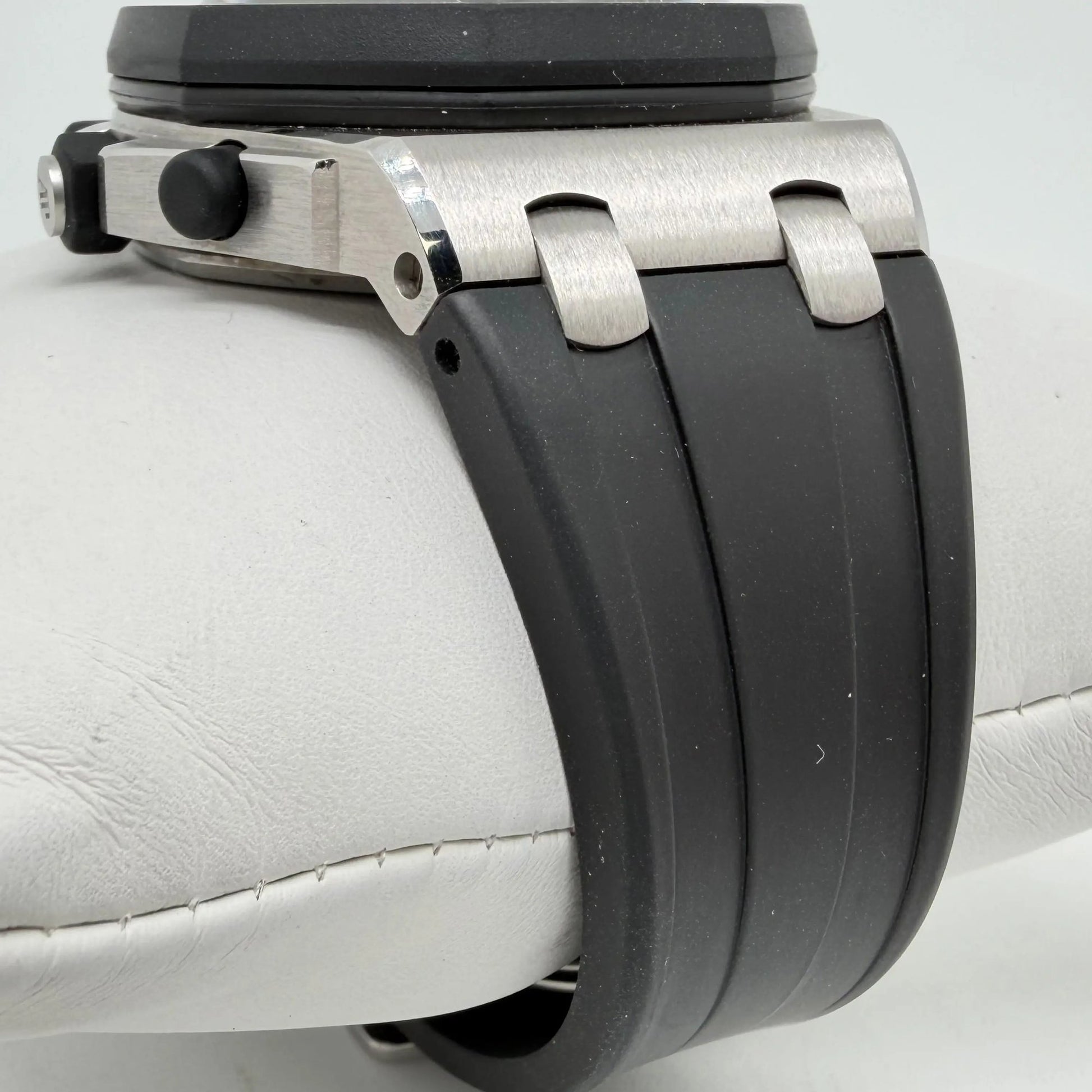 8th image of Audemars Piguet Audemars Piguet Royal Oak Offshore Wristwatch, PreOwned condition