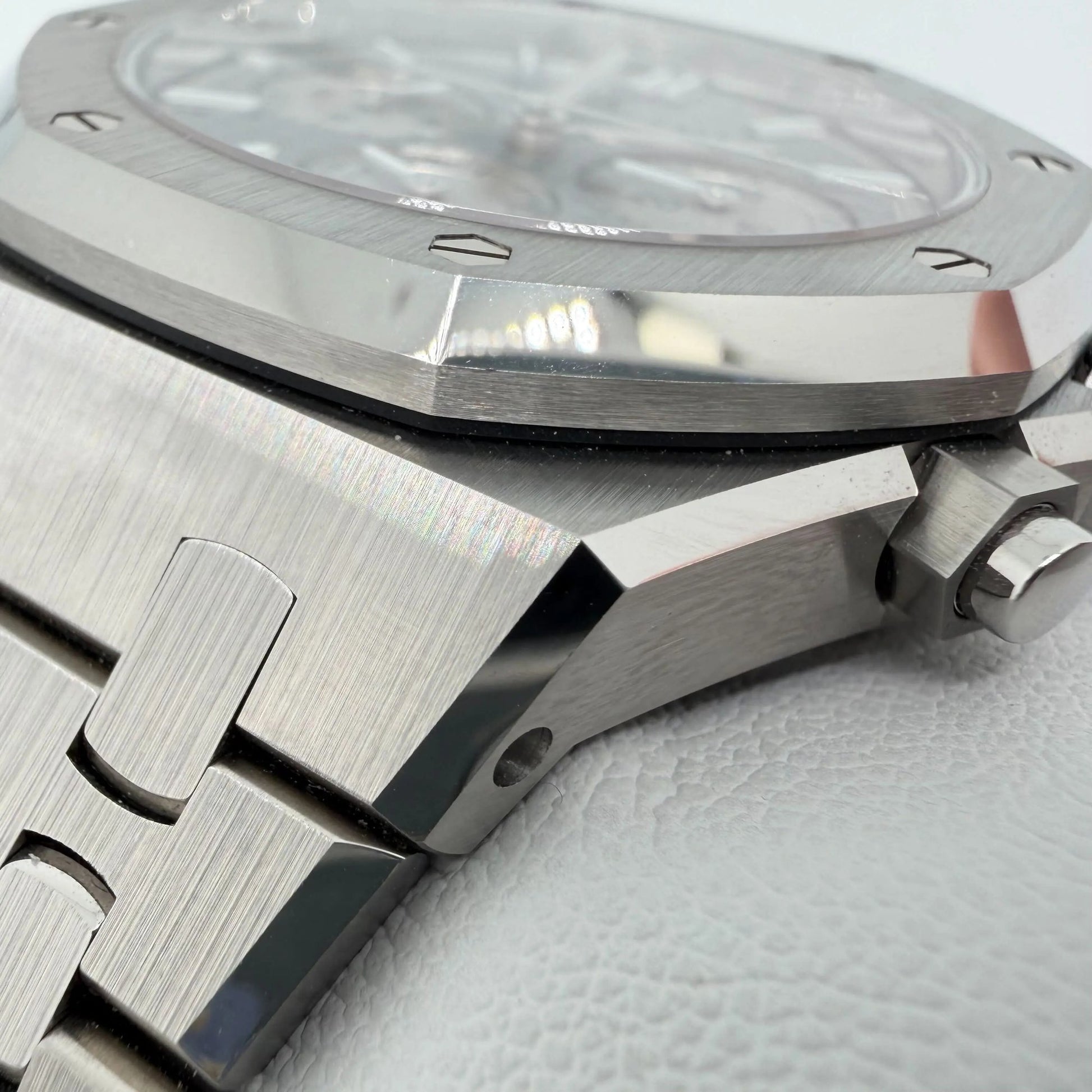 7th image of Audemars Piguet Audemars Piguet Royal Oak Wristwatch, PreOwned condition