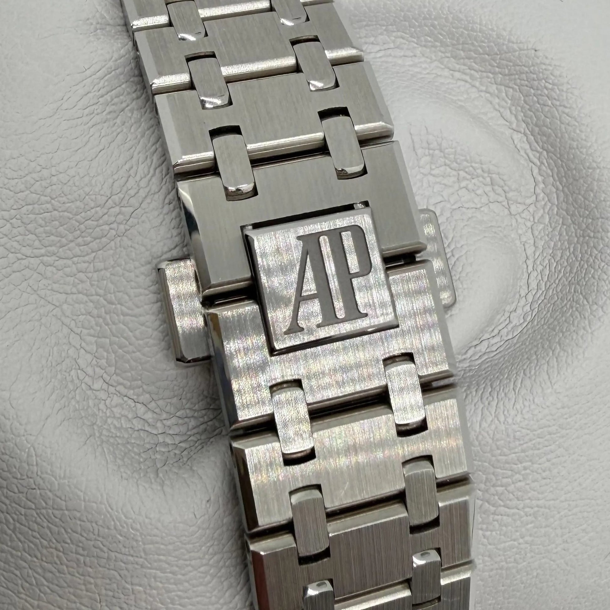 12th image of Audemars Piguet Audemars Piguet Royal Oak Wristwatch, PreOwned condition