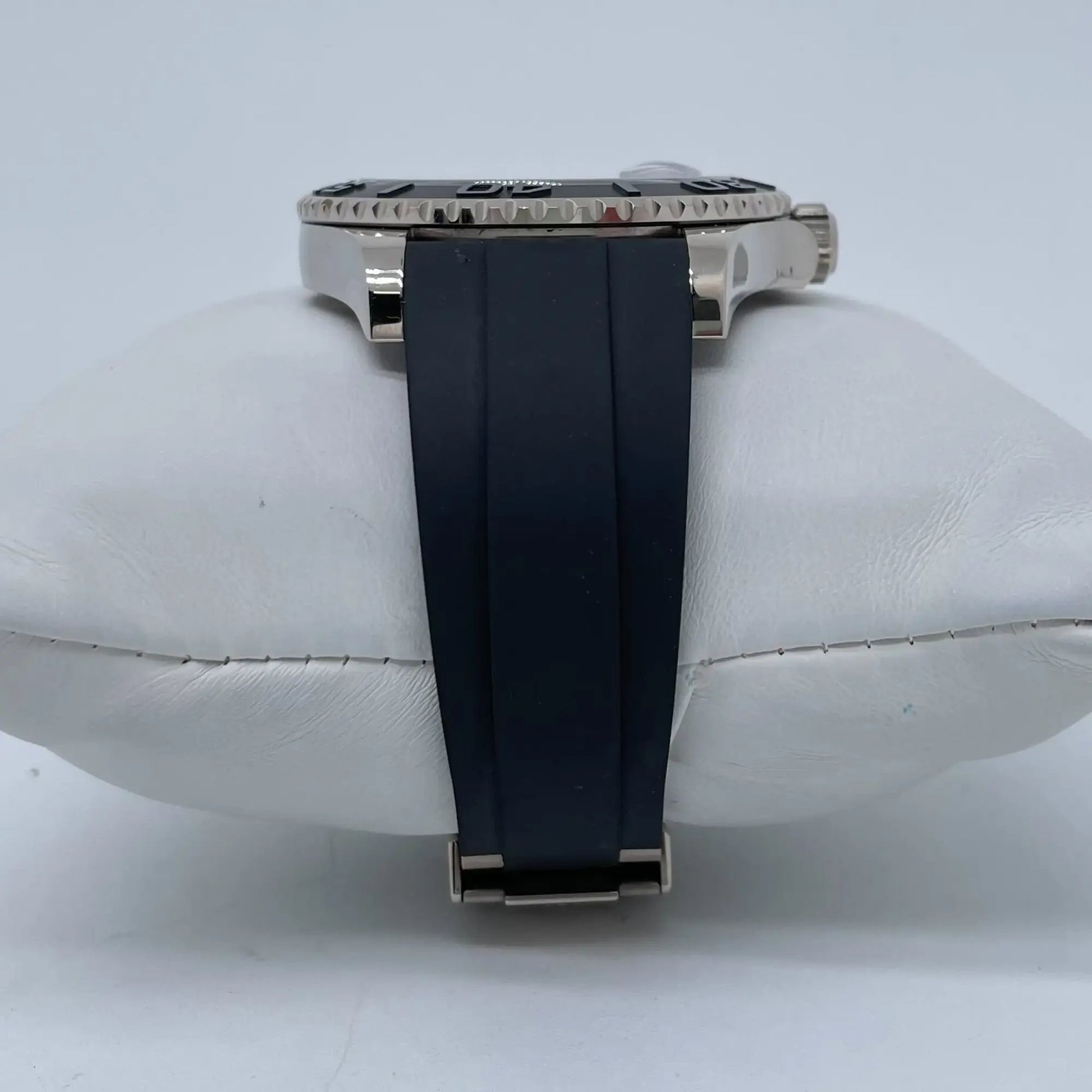 8th image of Rolex Yacht Master Wristwatch, PreOwned condition