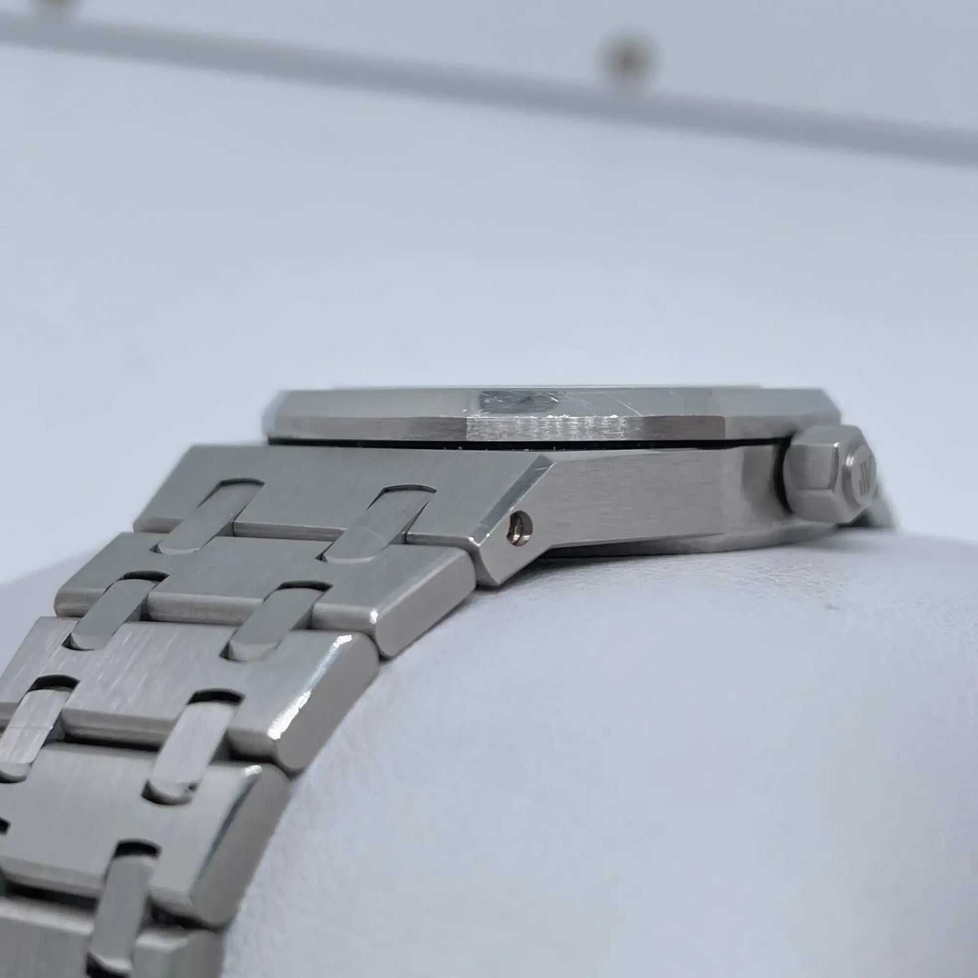 6th image of Audemars Piguet Audemars Piguet Royal Oak Wristwatch, PreOwned condition