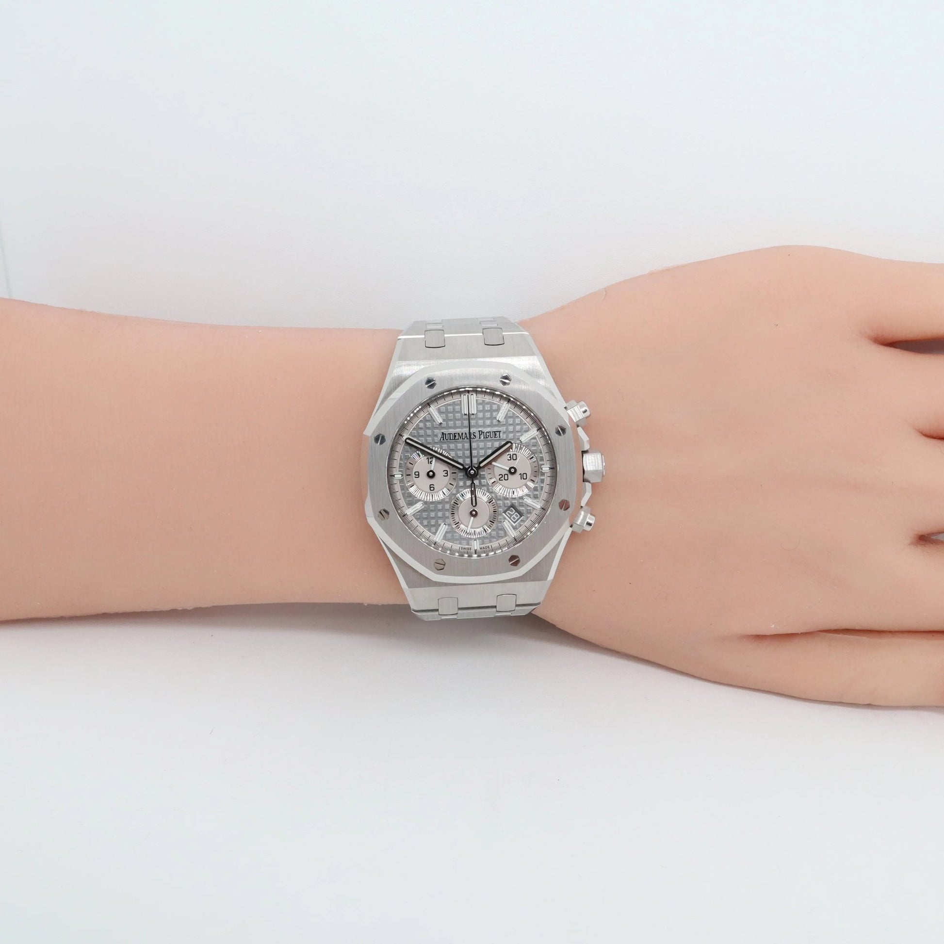 3rd image of Audemars Piguet Audemars Piguet Royal Oak Wristwatch, PreOwned condition