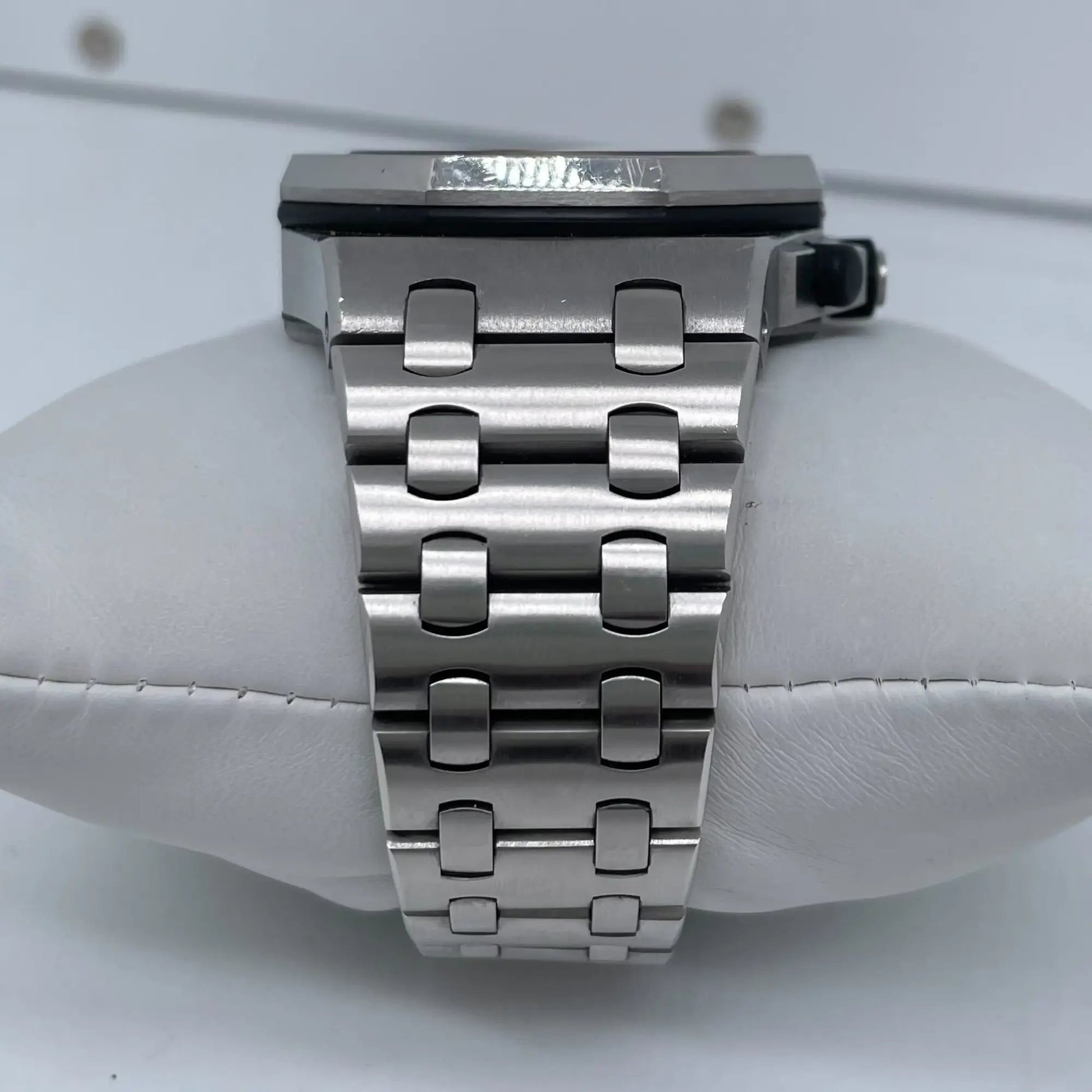 7th image of Audemars Piguet 26170ST.OO.1000ST.01 Wristwatch, PreOwned condition