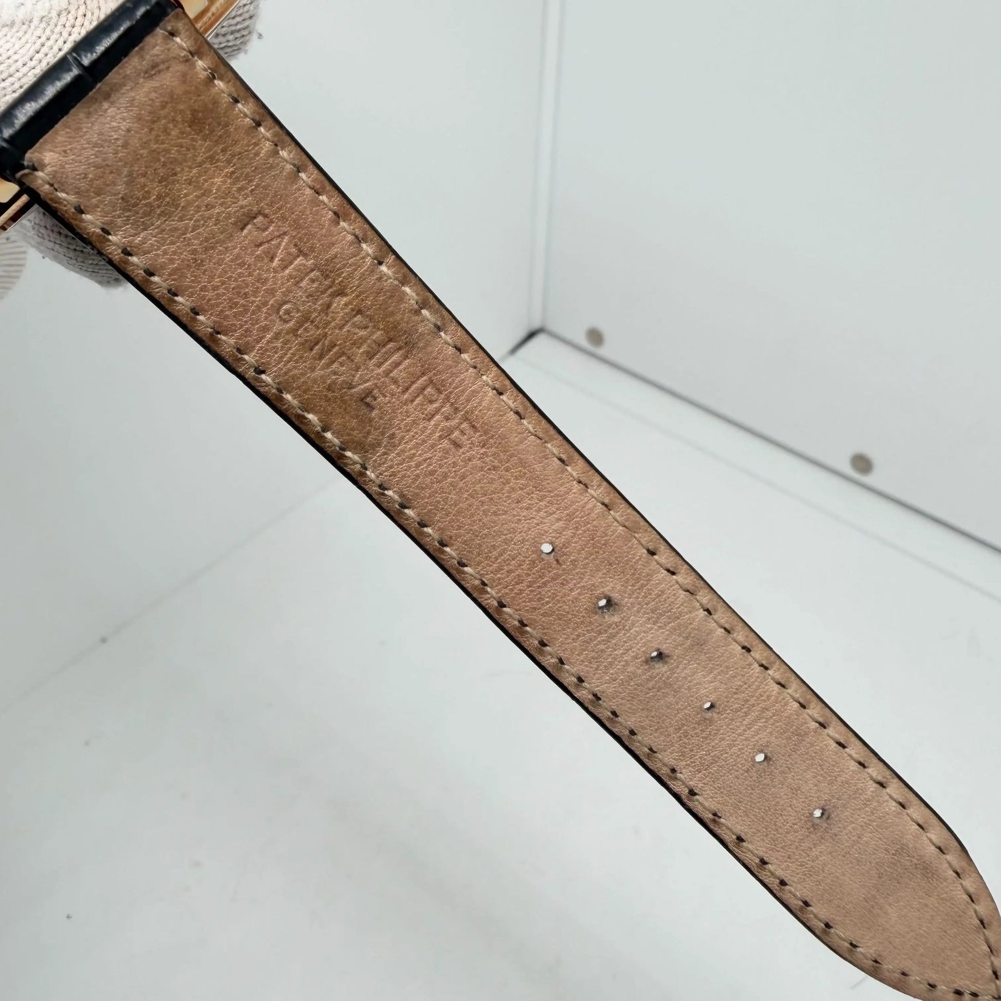 9th image of Patek Philippe Calatrava Wristwatch, PreOwned condition