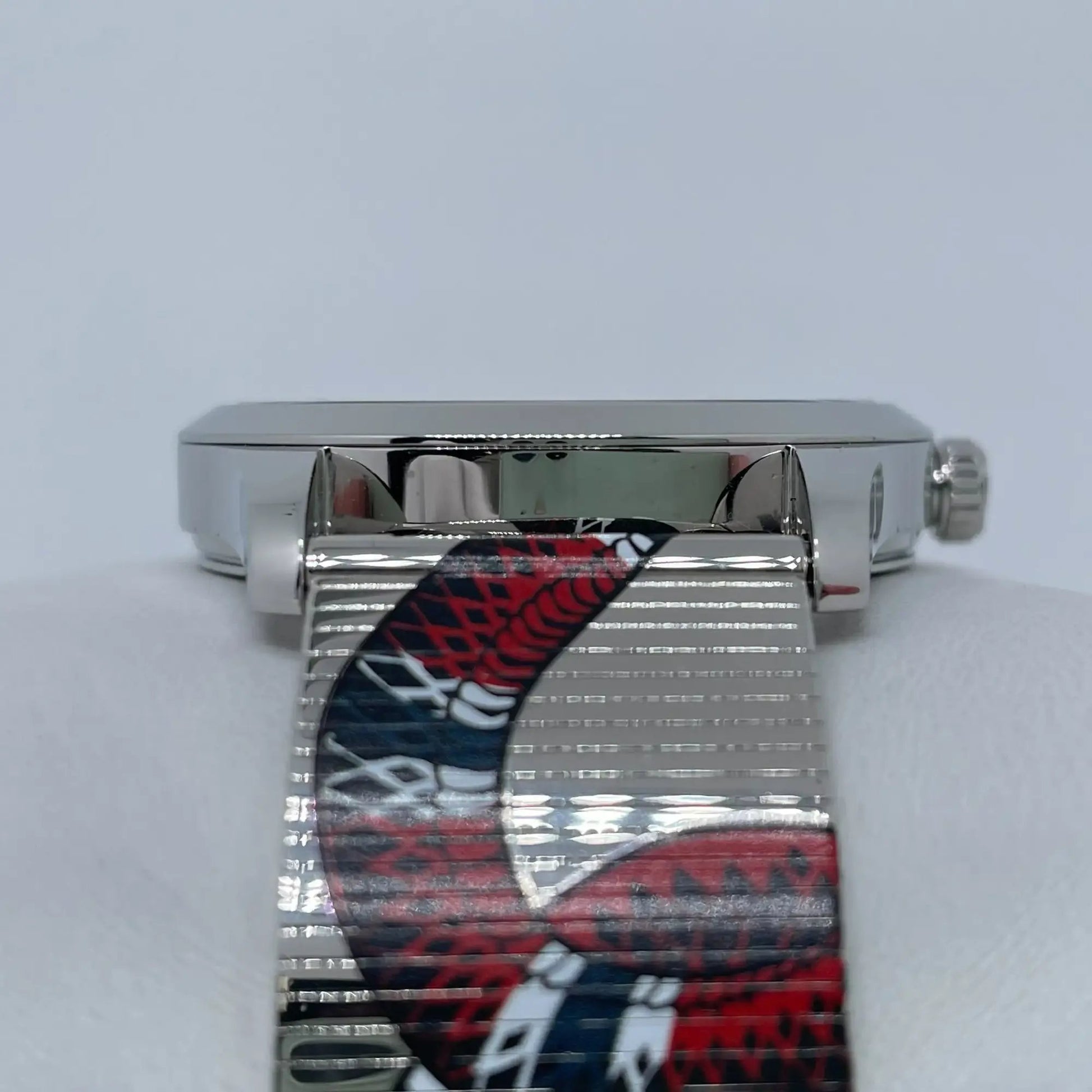 7th image of Gucci Gucci G-Timeless Contemporary Wristwatch, PreOwned condition