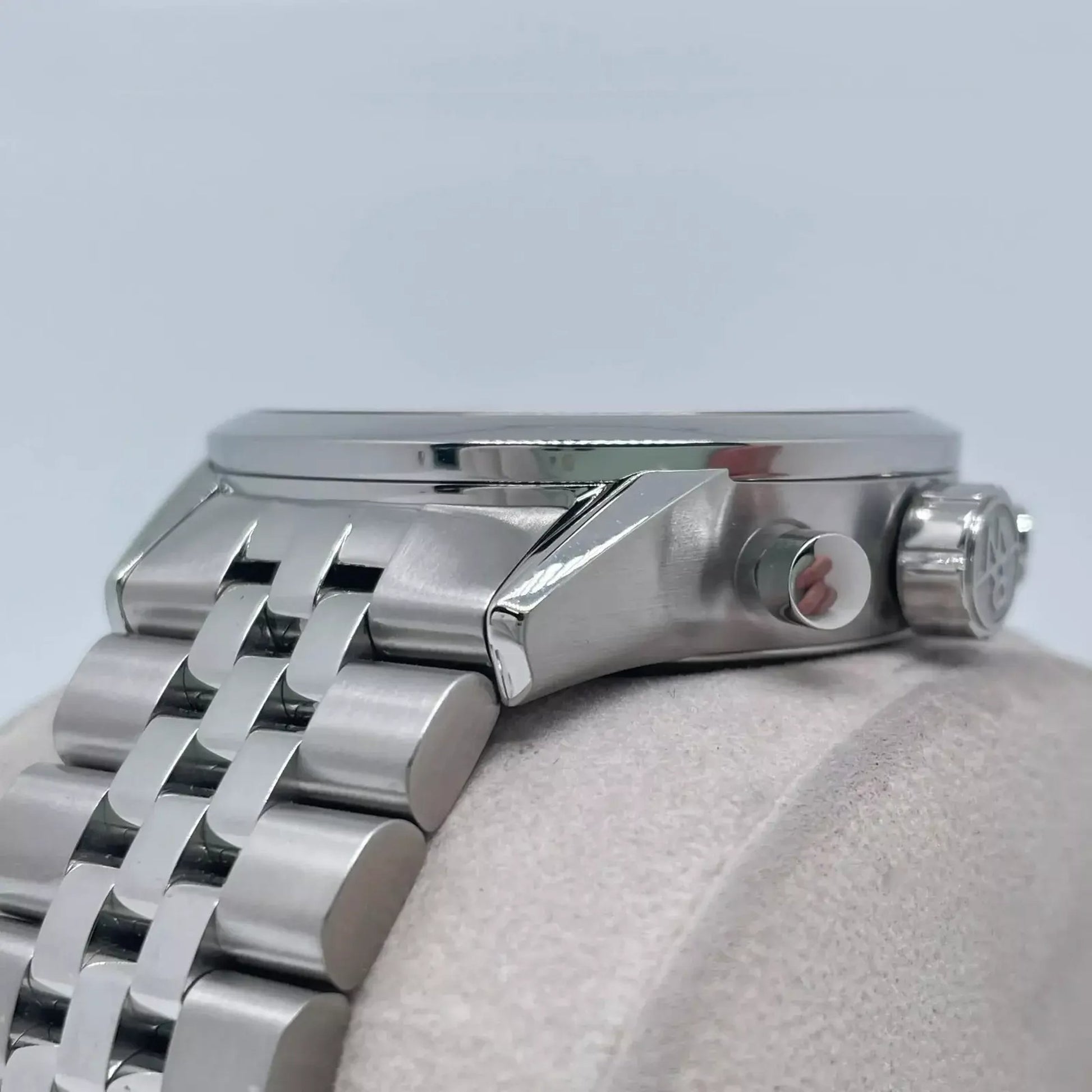 4th image of RAYMOND WEIL Raymond Weil Freelancer Wristwatch, PreOwned condition