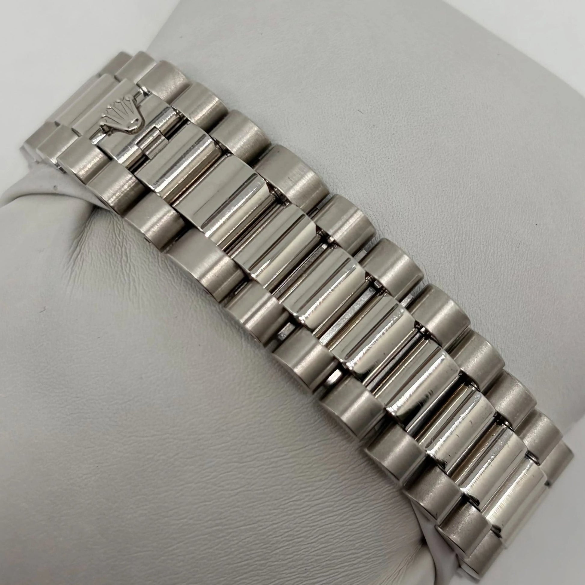 12th image of Rolex Day-Date Wristwatch, PreOwned condition