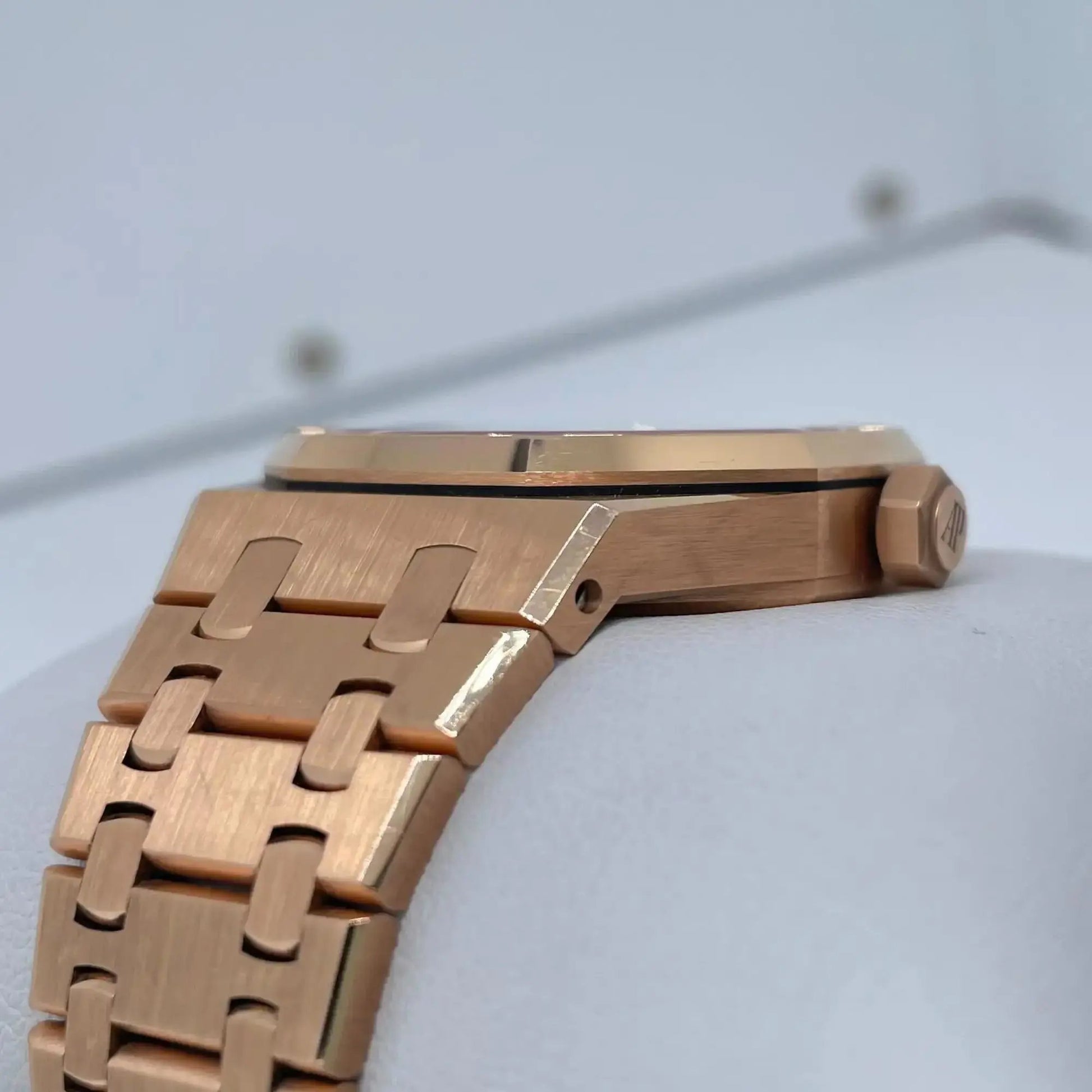 4th image of Audemars Piguet  Audemars Piguet Royal Oak Wristwatch, PreOwned condition