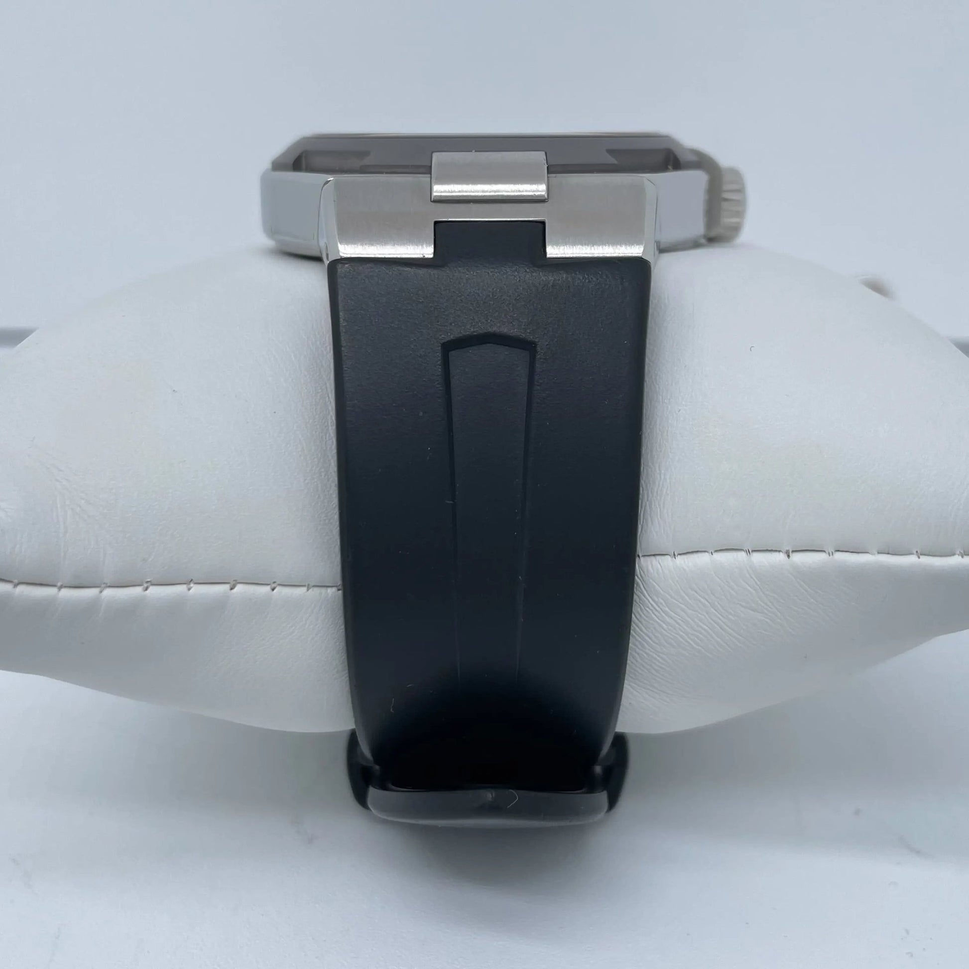 7th image of Vacheron Constantin Overseas Dual Time Wristwatch, PreOwned condition