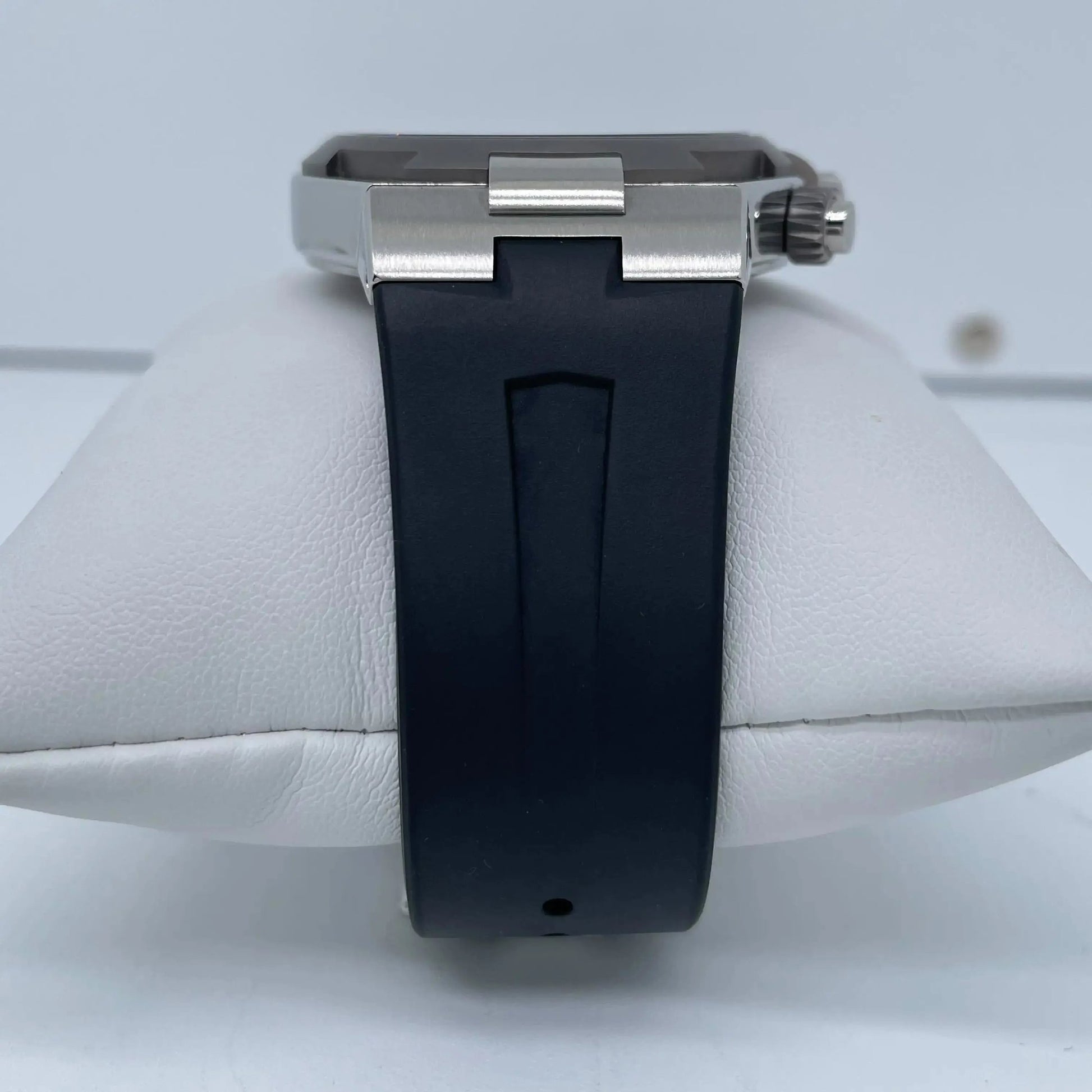 7th image of Vacheron Constantin  Vacheron Constantin Overseas Wristwatch, PreOwned condition
