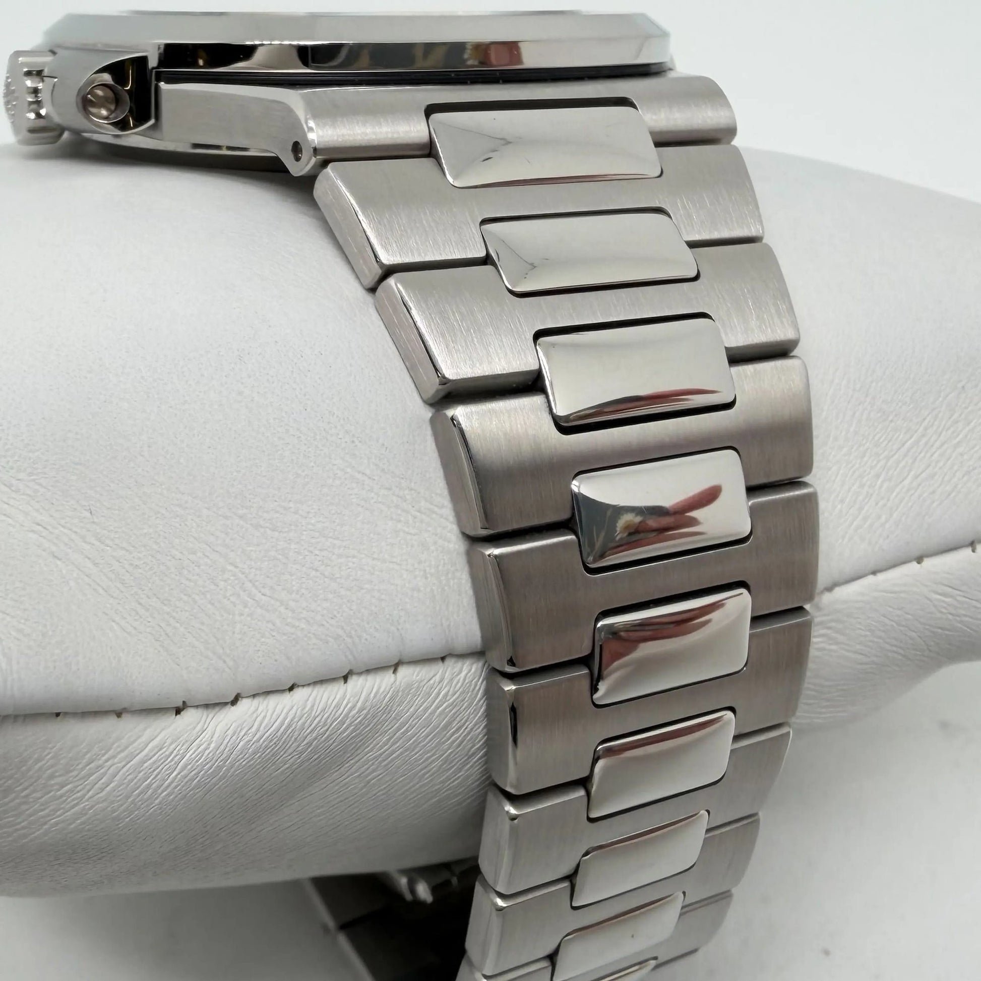 8th image of Patek Philippe Nautilus Wristwatch, PreOwned condition