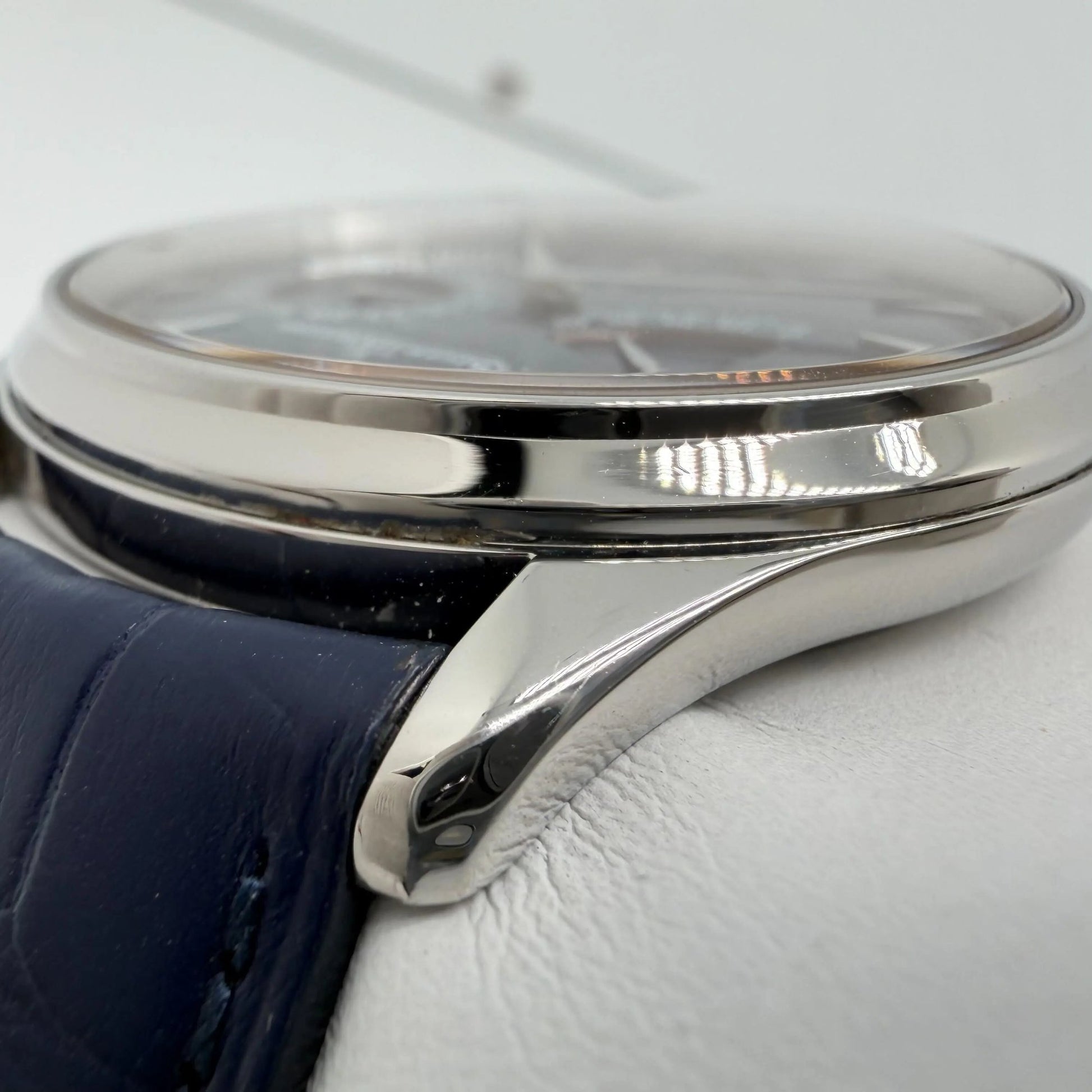 7th image of Jaeger-LeCoultre  Jaeger Lecoultre Ultra Thin Wristwatch, PreOwned condition