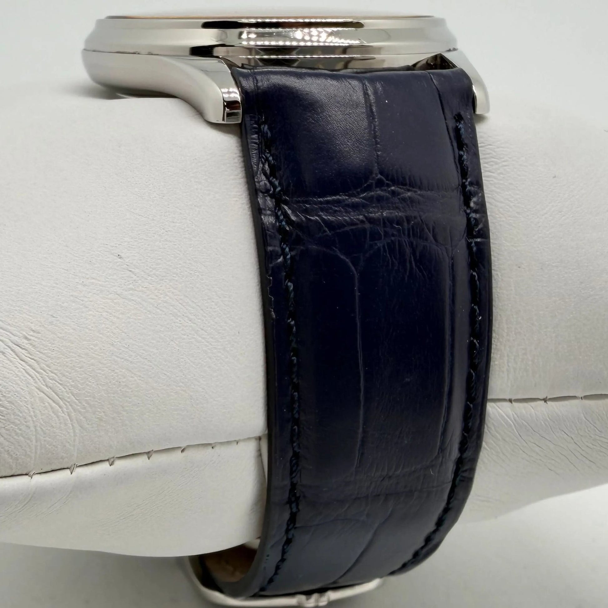 9th image of Jaeger-LeCoultre  Jaeger Lecoultre Ultra Thin Wristwatch, PreOwned condition