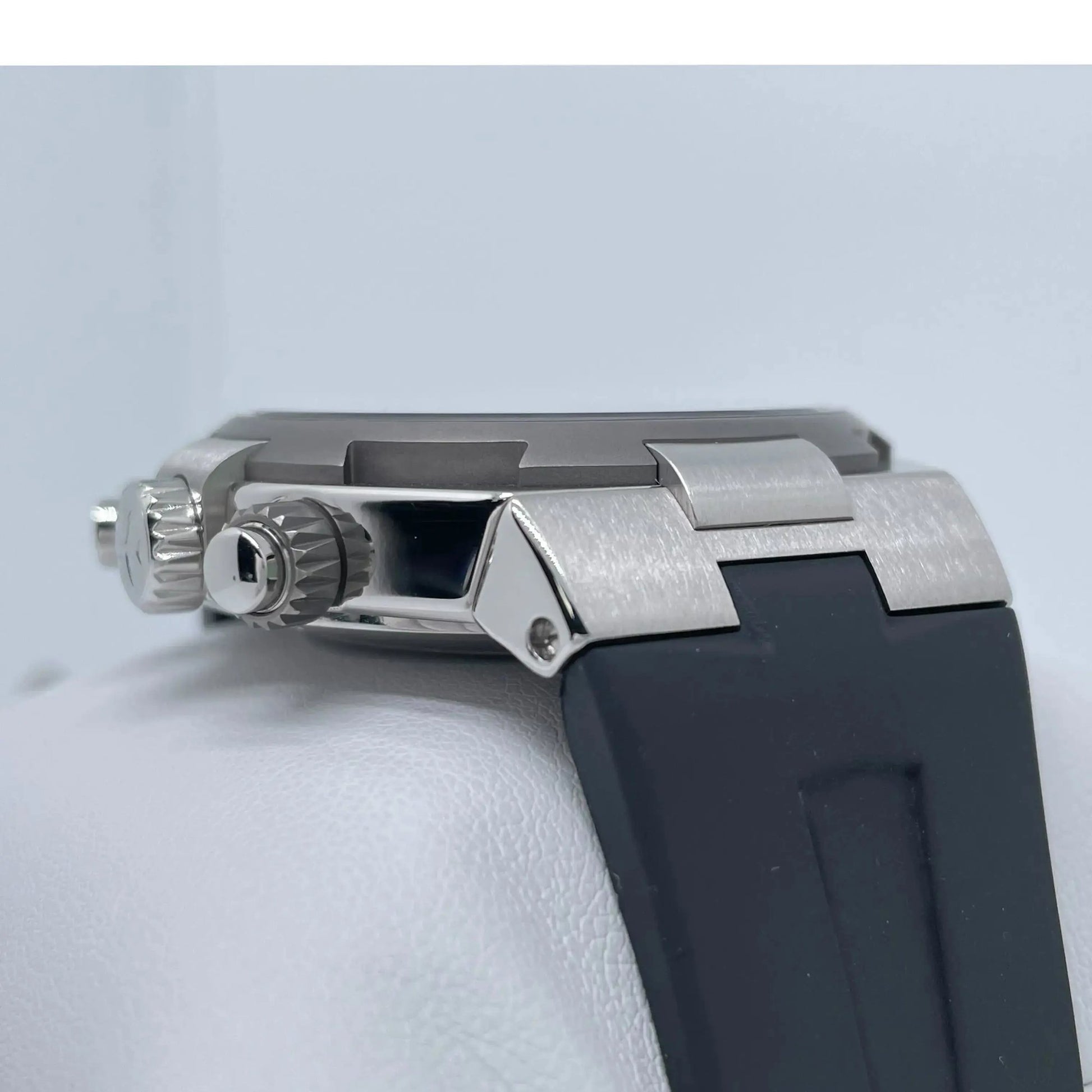 3rd image of Vacheron Constantin  Vacheron Constantin Overseas Wristwatch, PreOwned condition