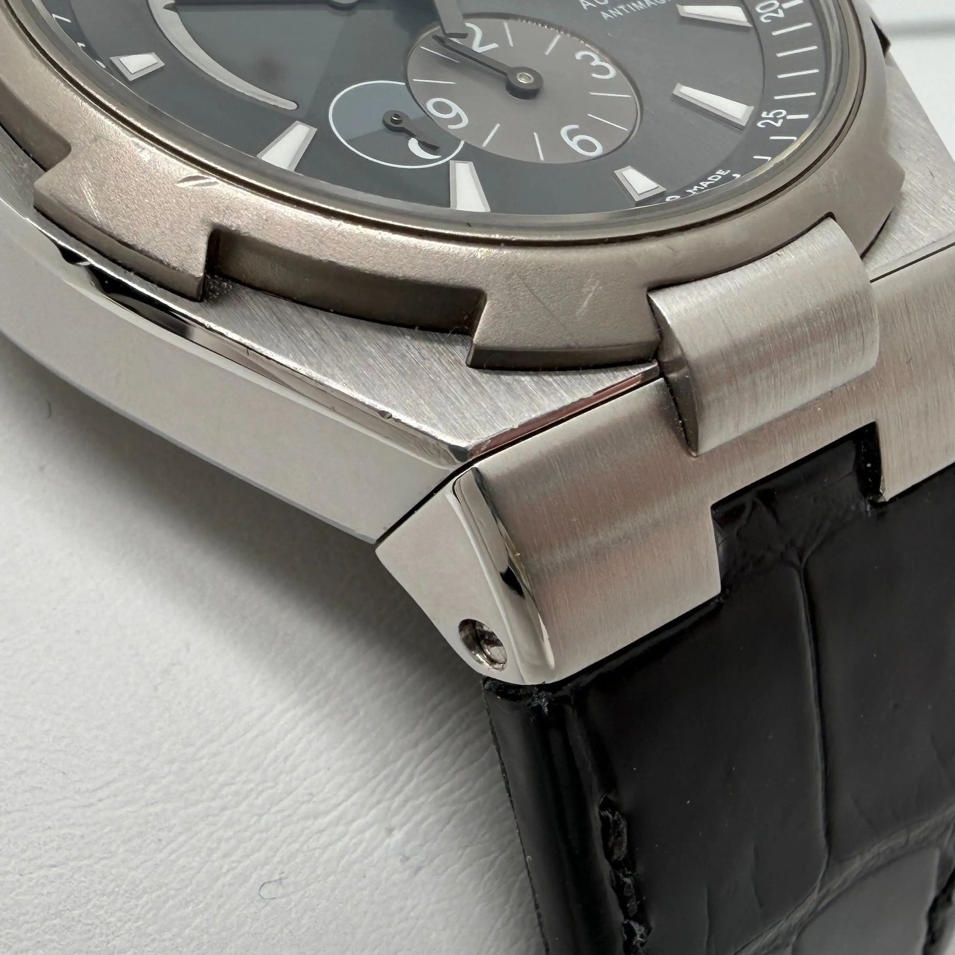 3rd image of Vacheron Constantin Constantin Overseas  Wristwatch, PreOwned condition