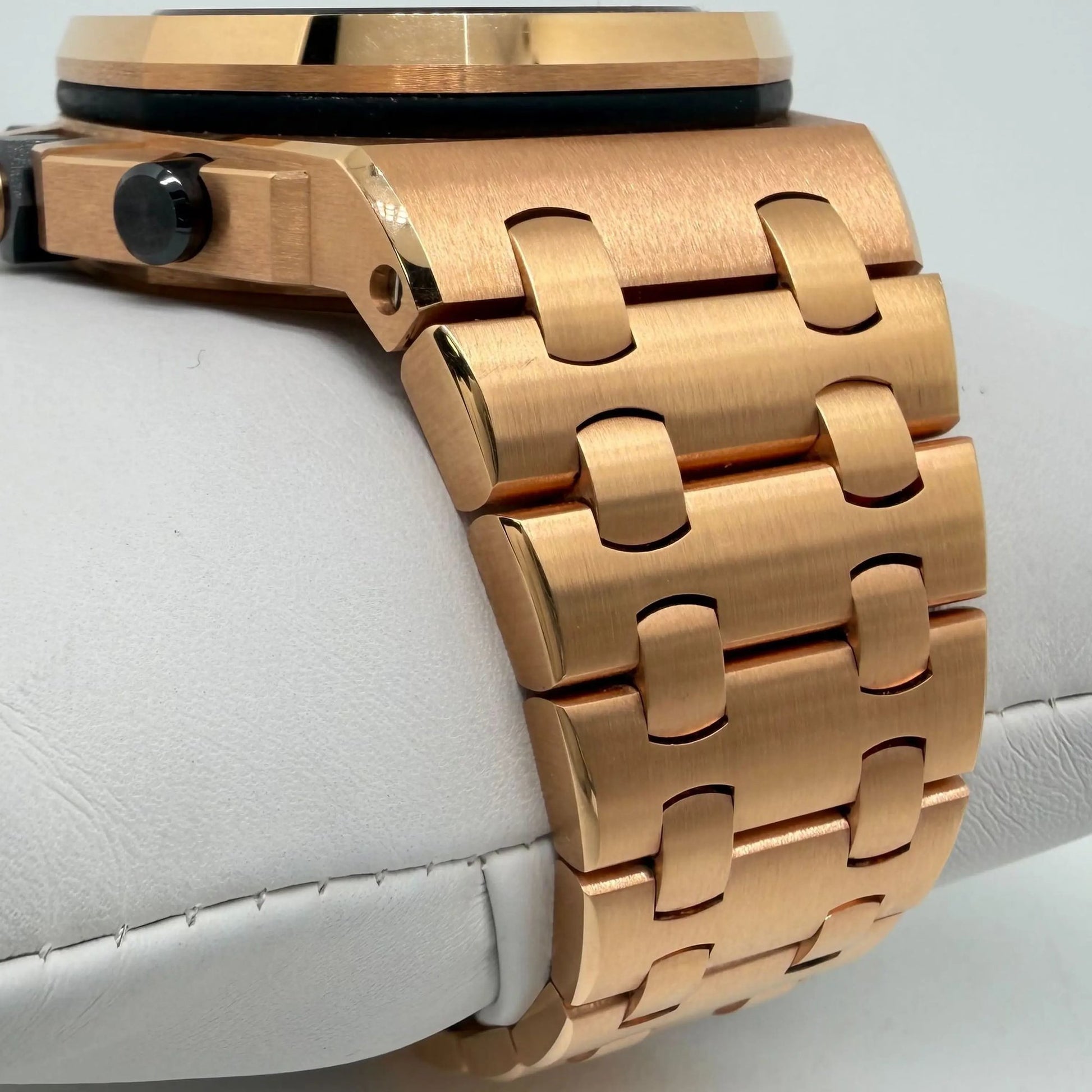 8th image of Audemars Piguet 26470OR Wristwatch, PreOwned condition