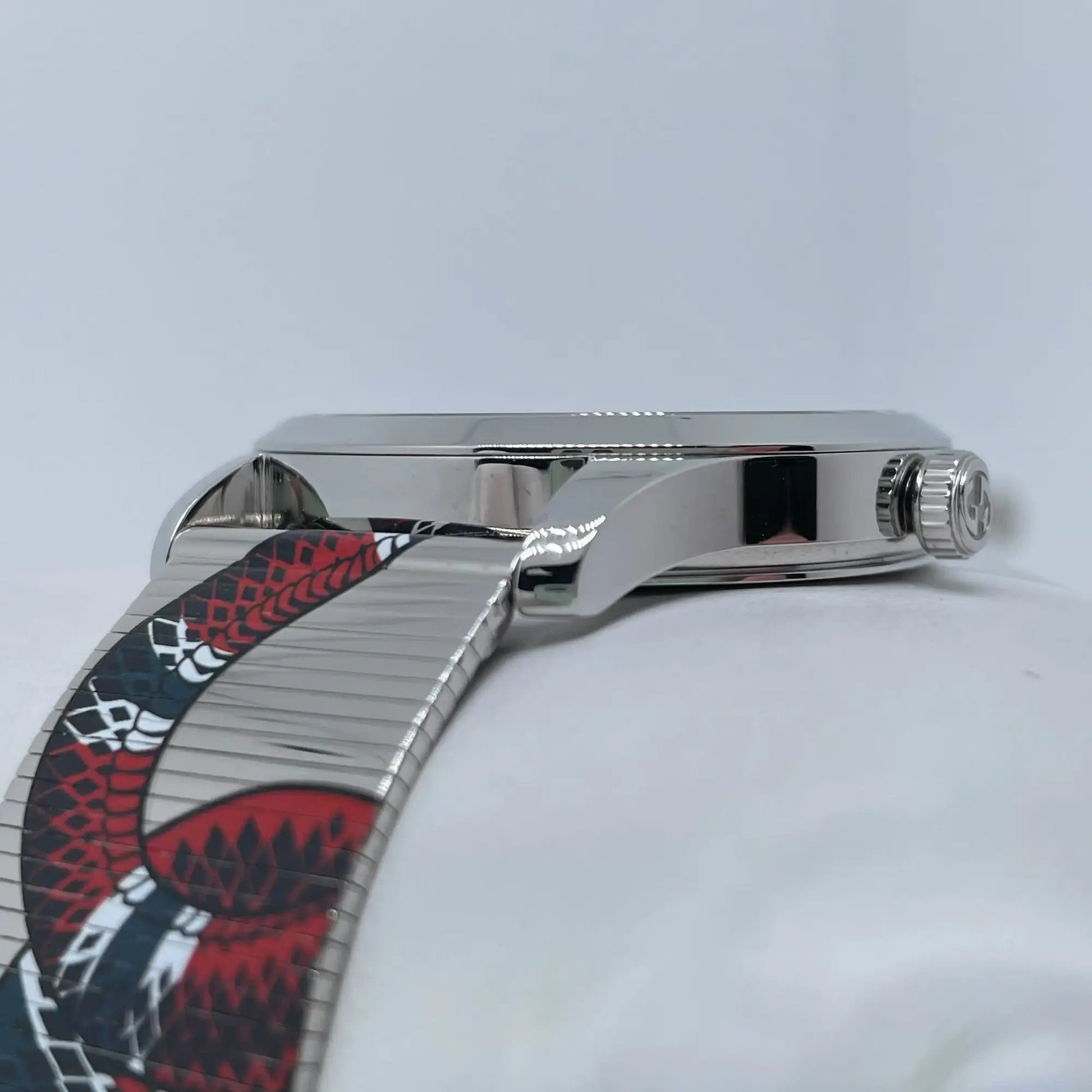 4th image of Gucci Gucci G-Timeless Contemporary Wristwatch, PreOwned condition