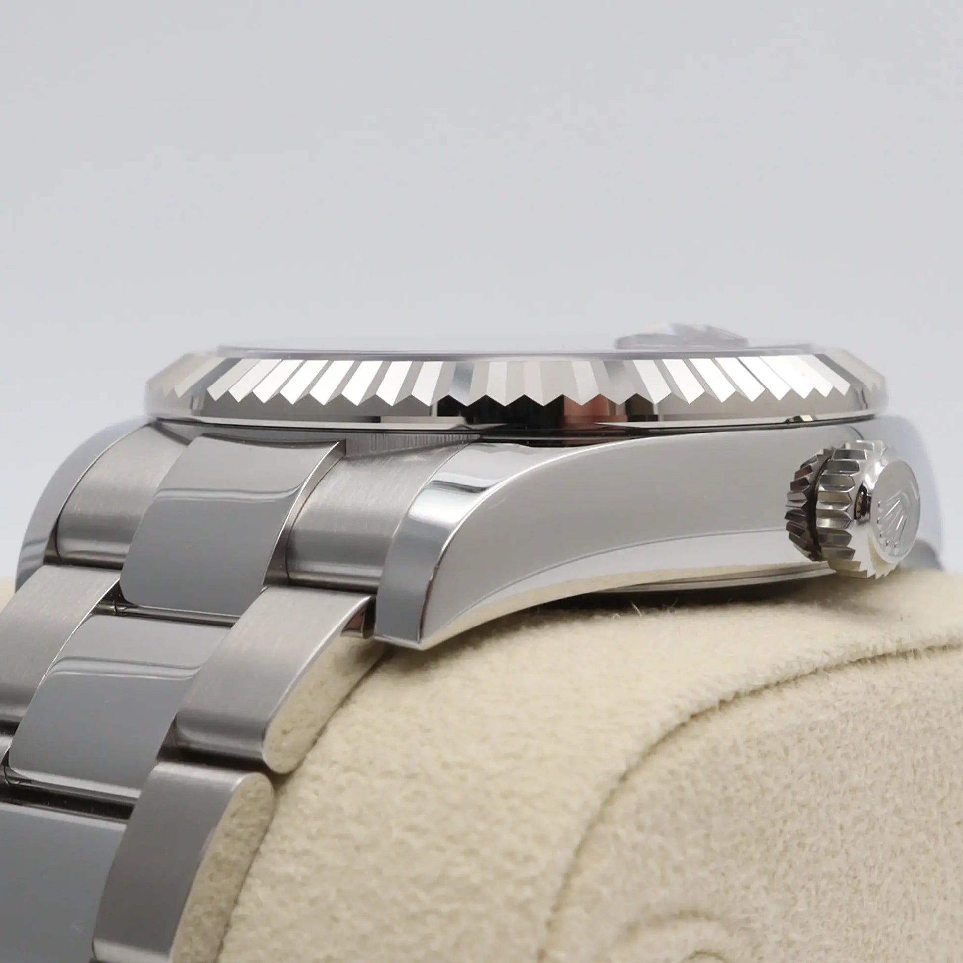 5th image of Rolex Rolex Sky-Dweller 326934 Wristwatch, New condition