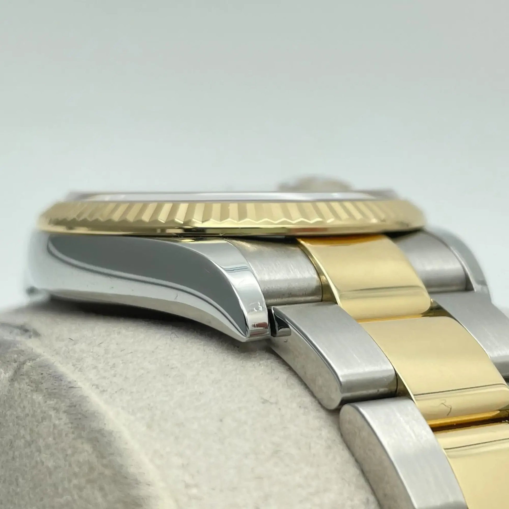 6th image of Rolex  Rolex Datejust 126233 Wristwatch, PreOwned condition