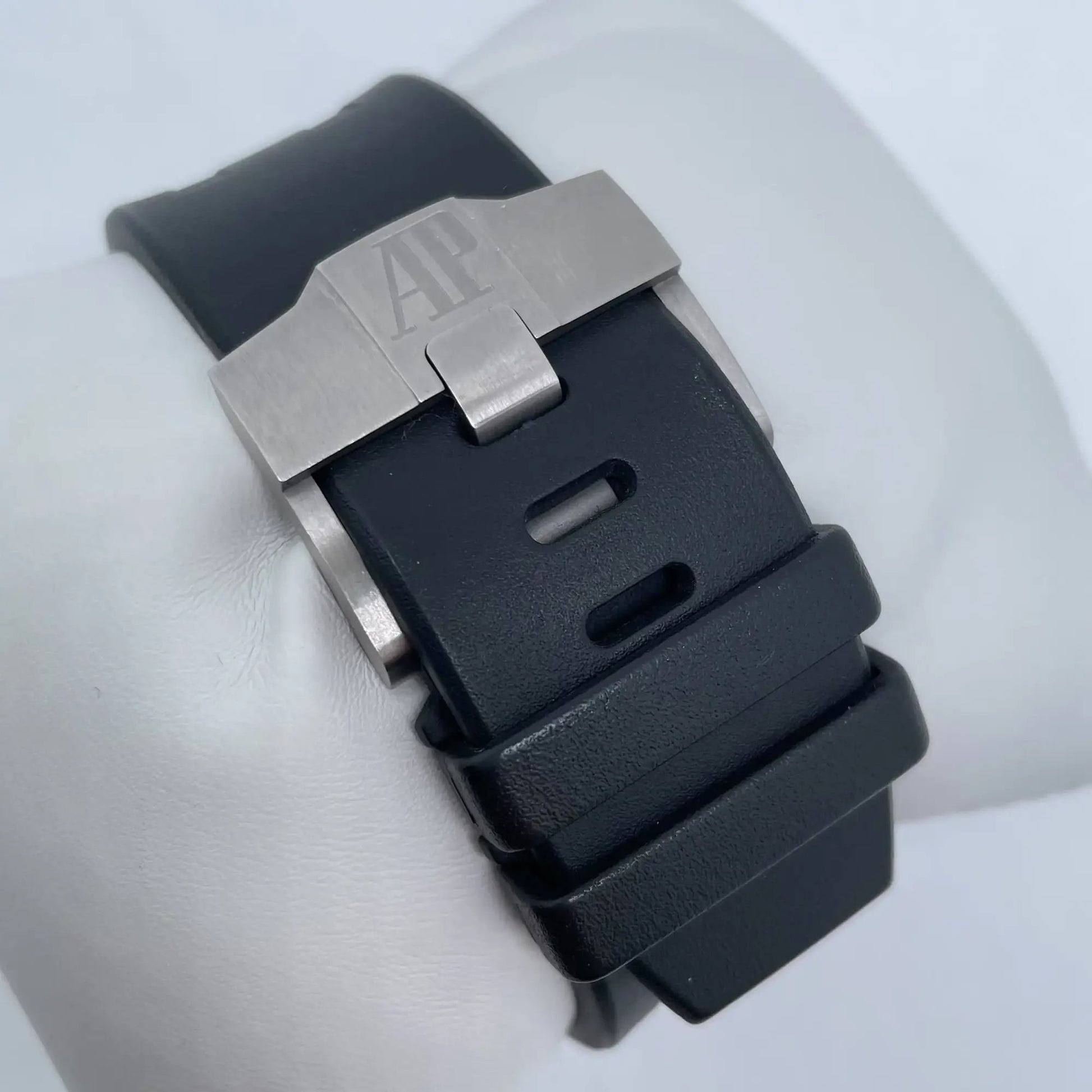 12th image of Audemars Piguet  Audemars Piguet Royal Oak Offshore Carbon Wristwatch, PreOwned condition