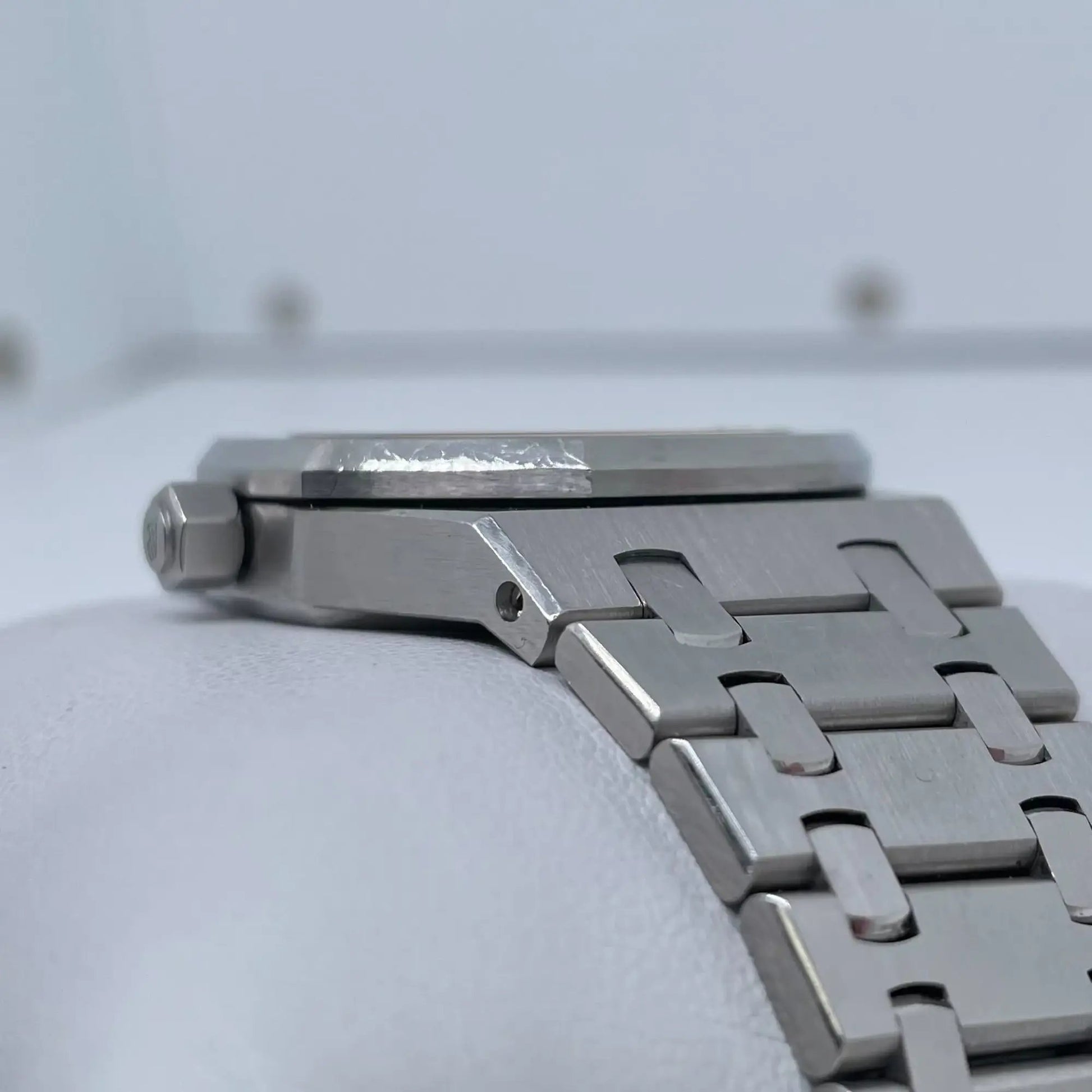 5th image of Audemars Piguet Audemars Piguet Royal Oak Wristwatch, PreOwned condition
