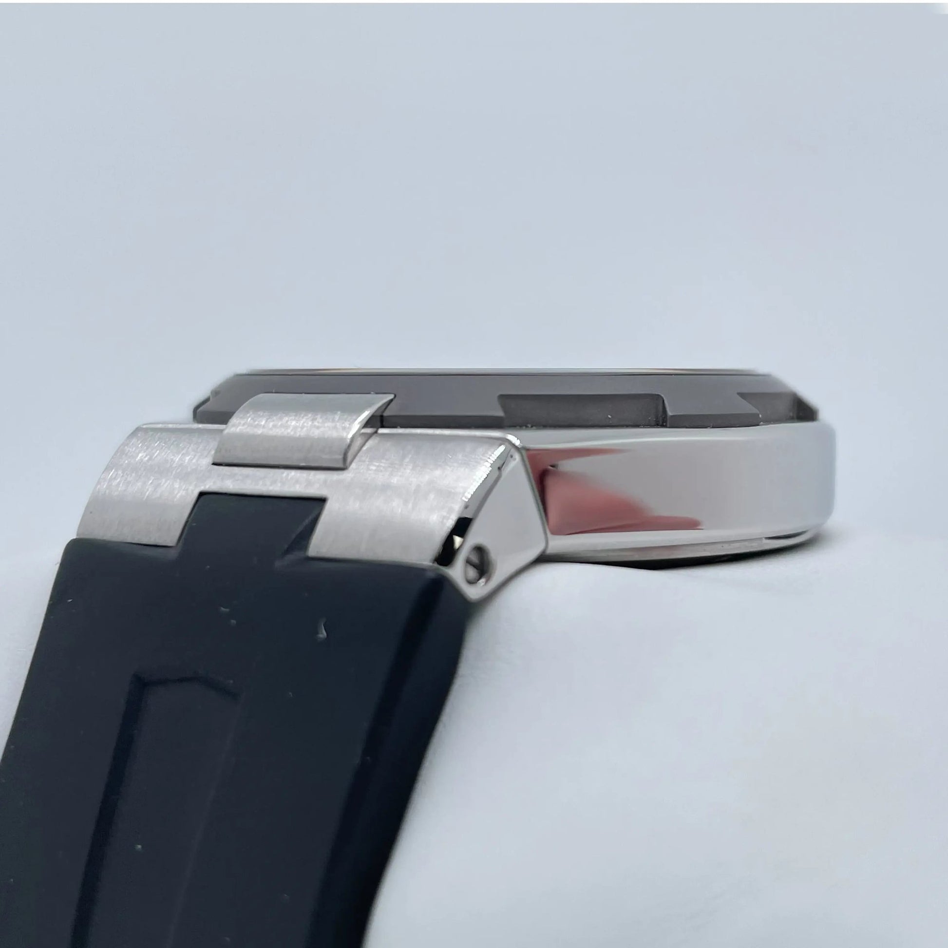 5th image of Vacheron Constantin Overseas Dual Time Wristwatch, PreOwned condition