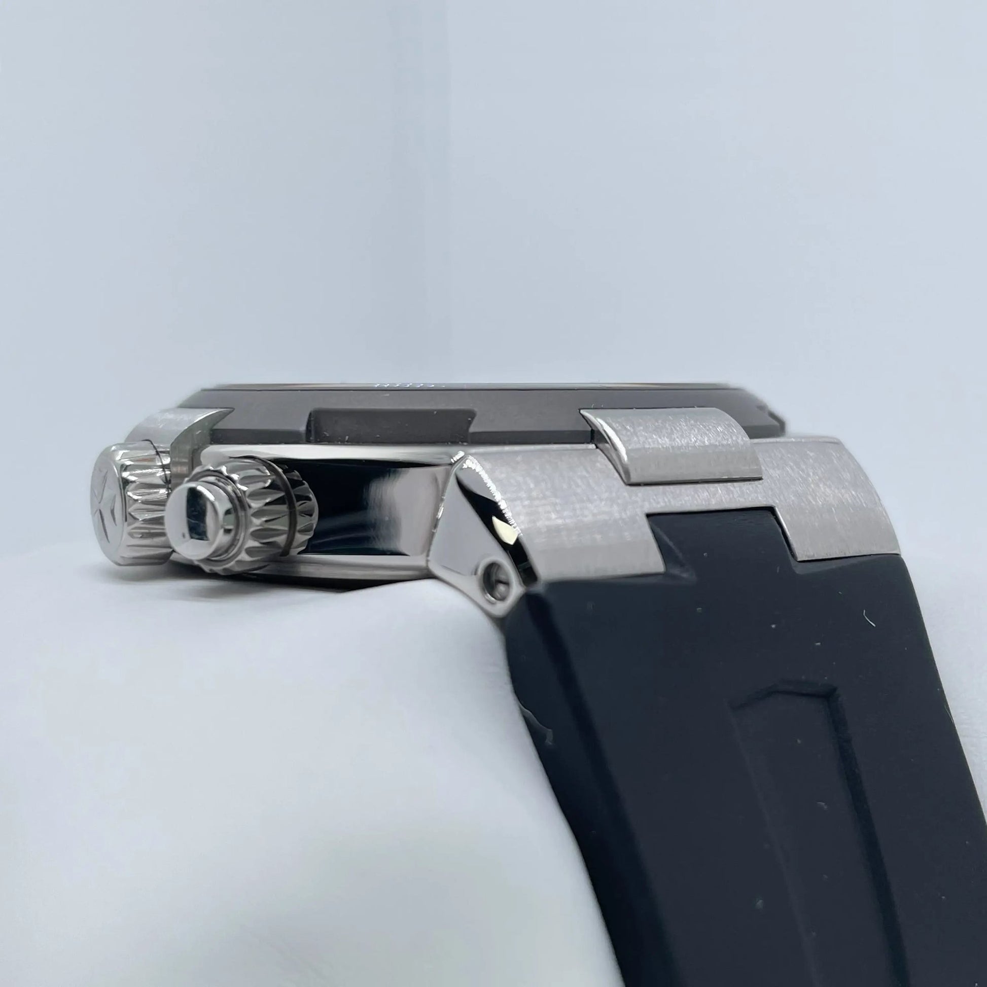 3rd image of Vacheron Constantin Overseas Dual Time Wristwatch, PreOwned condition