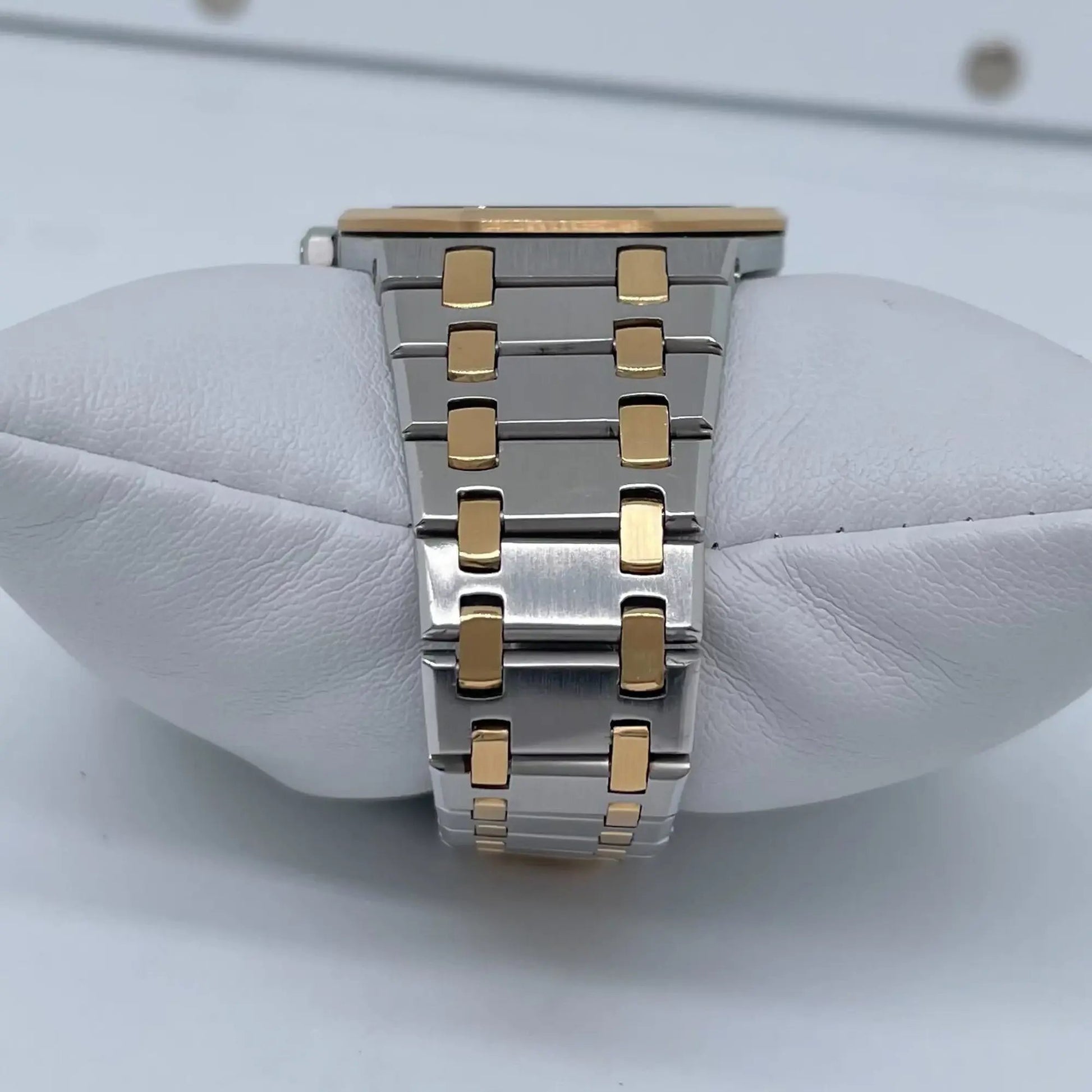 9th image of Audemars Piguet Royal Oak Wristwatch, PreOwned condition