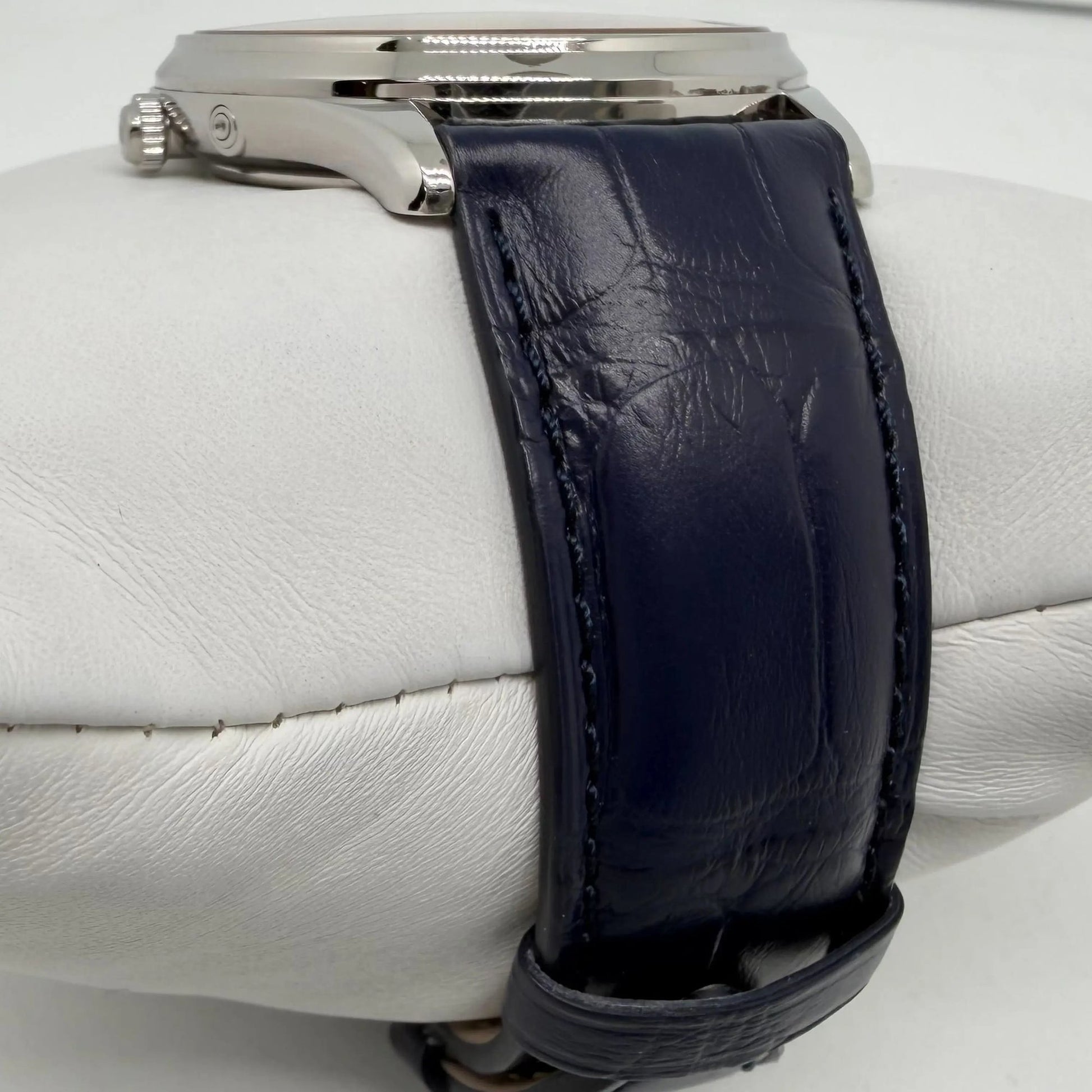 8th image of Jaeger-LeCoultre  Jaeger Lecoultre Ultra Thin Wristwatch, PreOwned condition