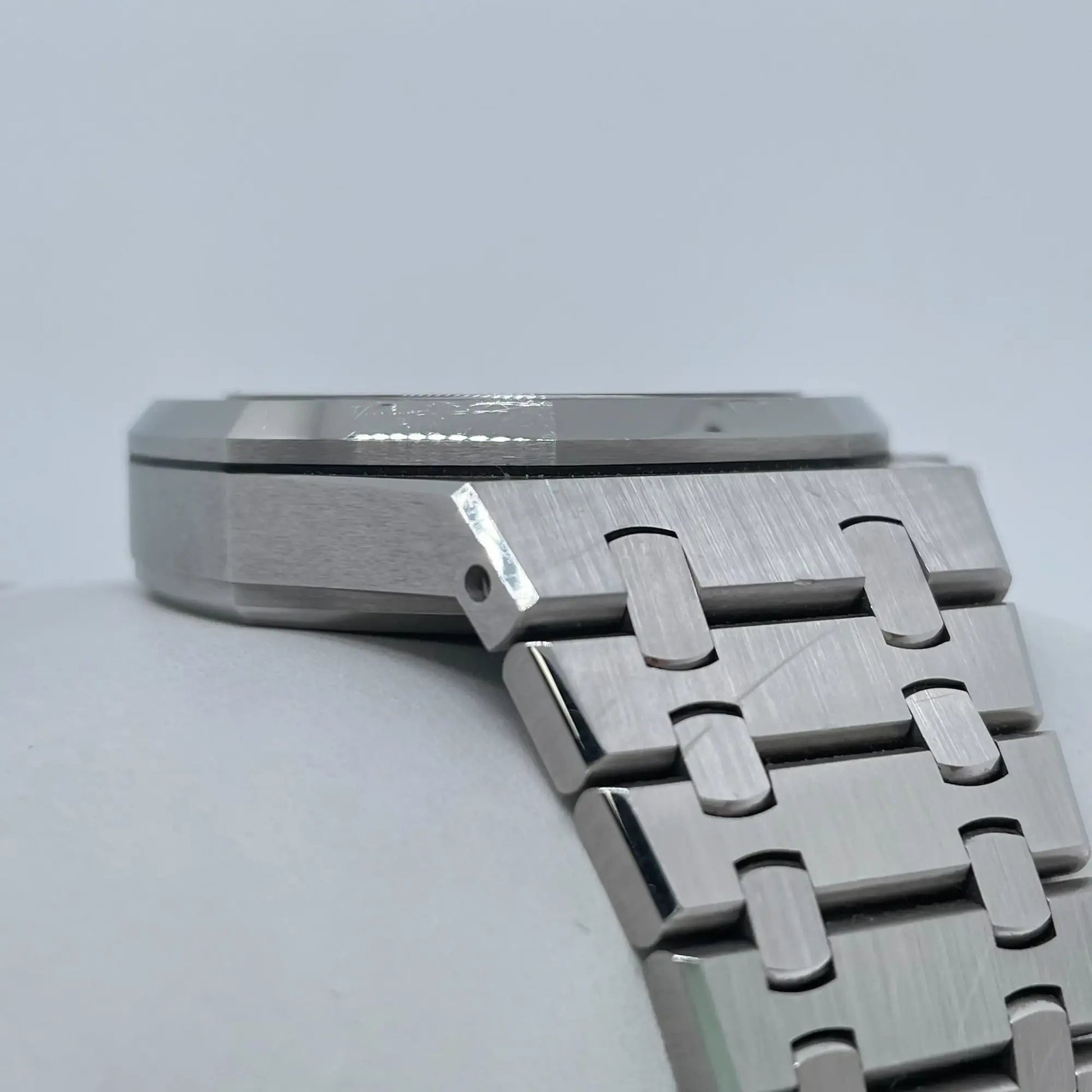 5th image of Audemars Piguet Audemars Piguet Royal Oak Wristwatch, PreOwned condition