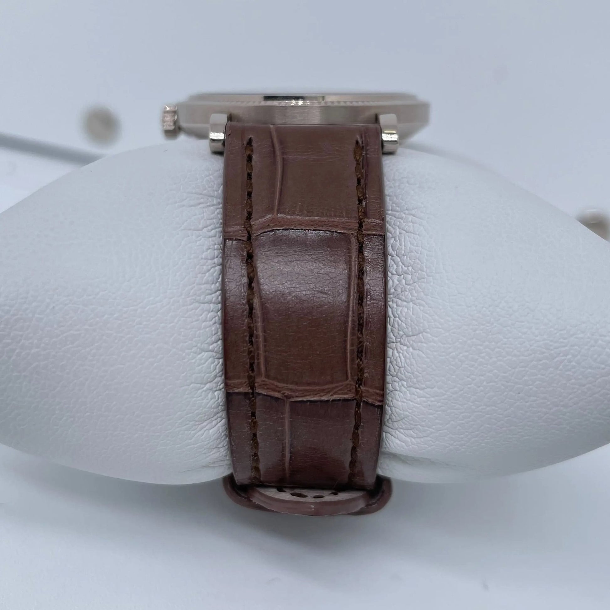 11th image of Patek Philippe Patek Philippe Calatrava Wristwatch, PreOwned condition