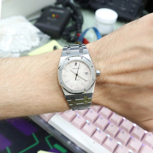 2nd image of Audemars Piguet Audemars Piguet Royal Oak Wristwatch, PreOwned condition