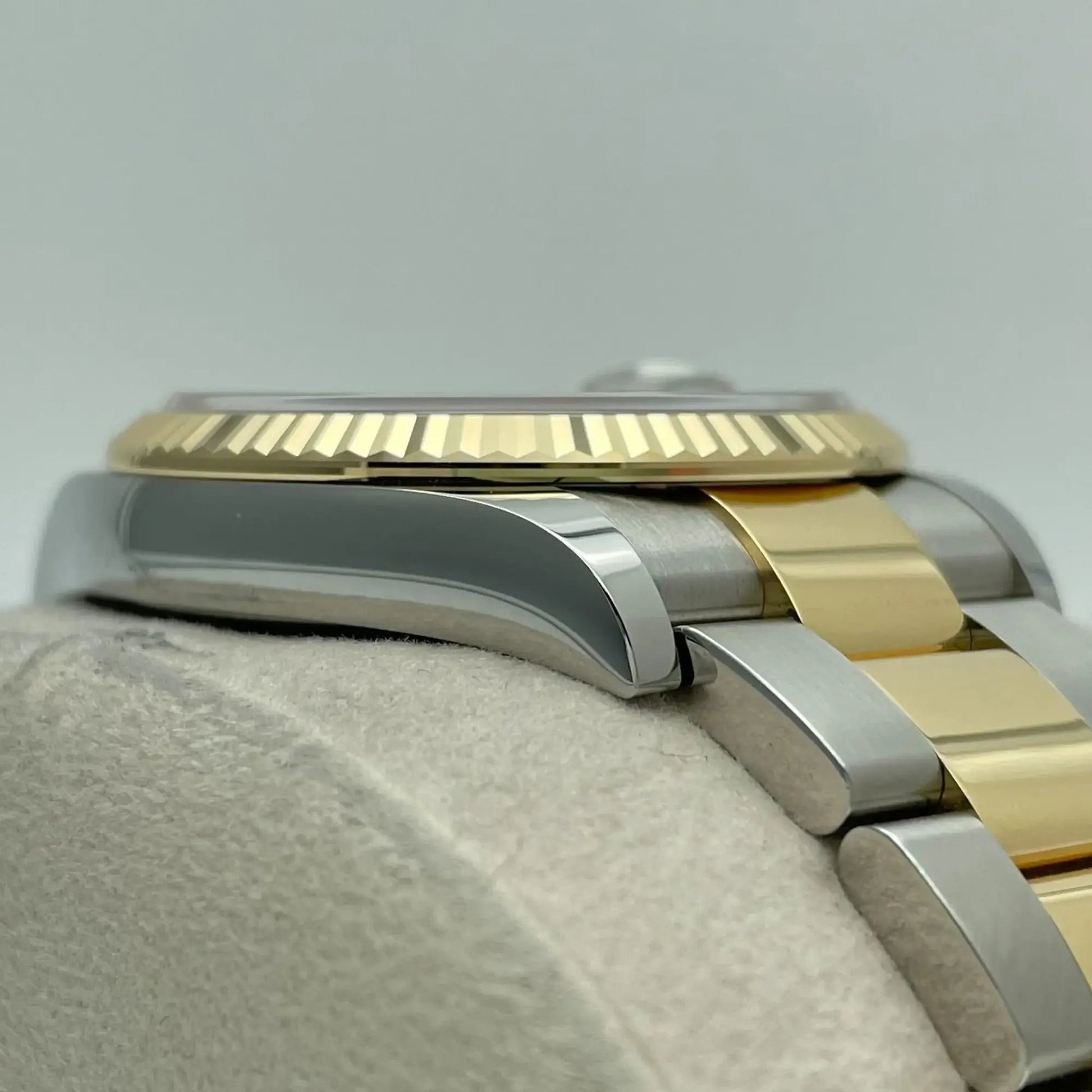 7th image of Rolex Rolex Datejust 126233 Wristwatch, New condition