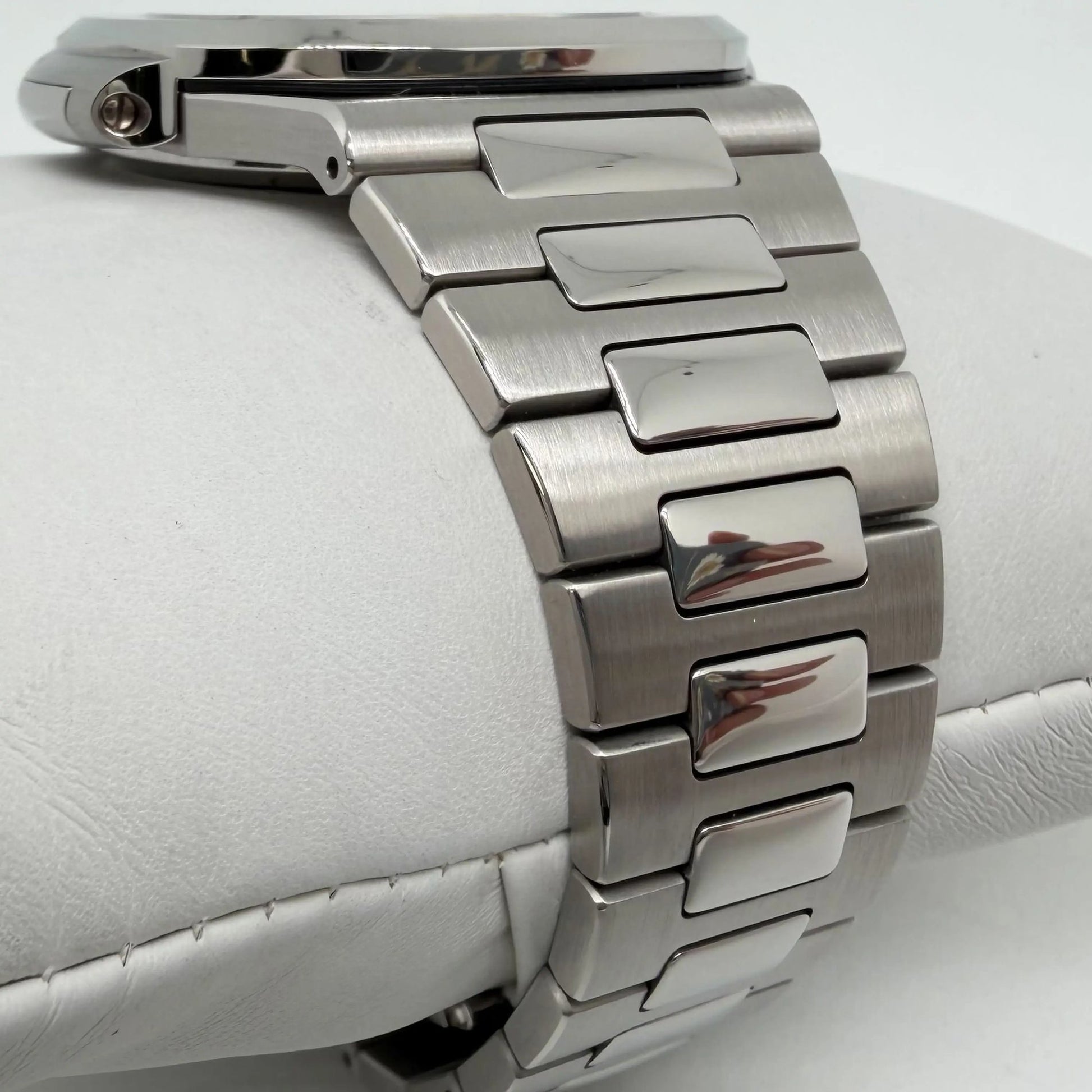 7th image of Patek Philippe Nautilus Wristwatch, PreOwned condition