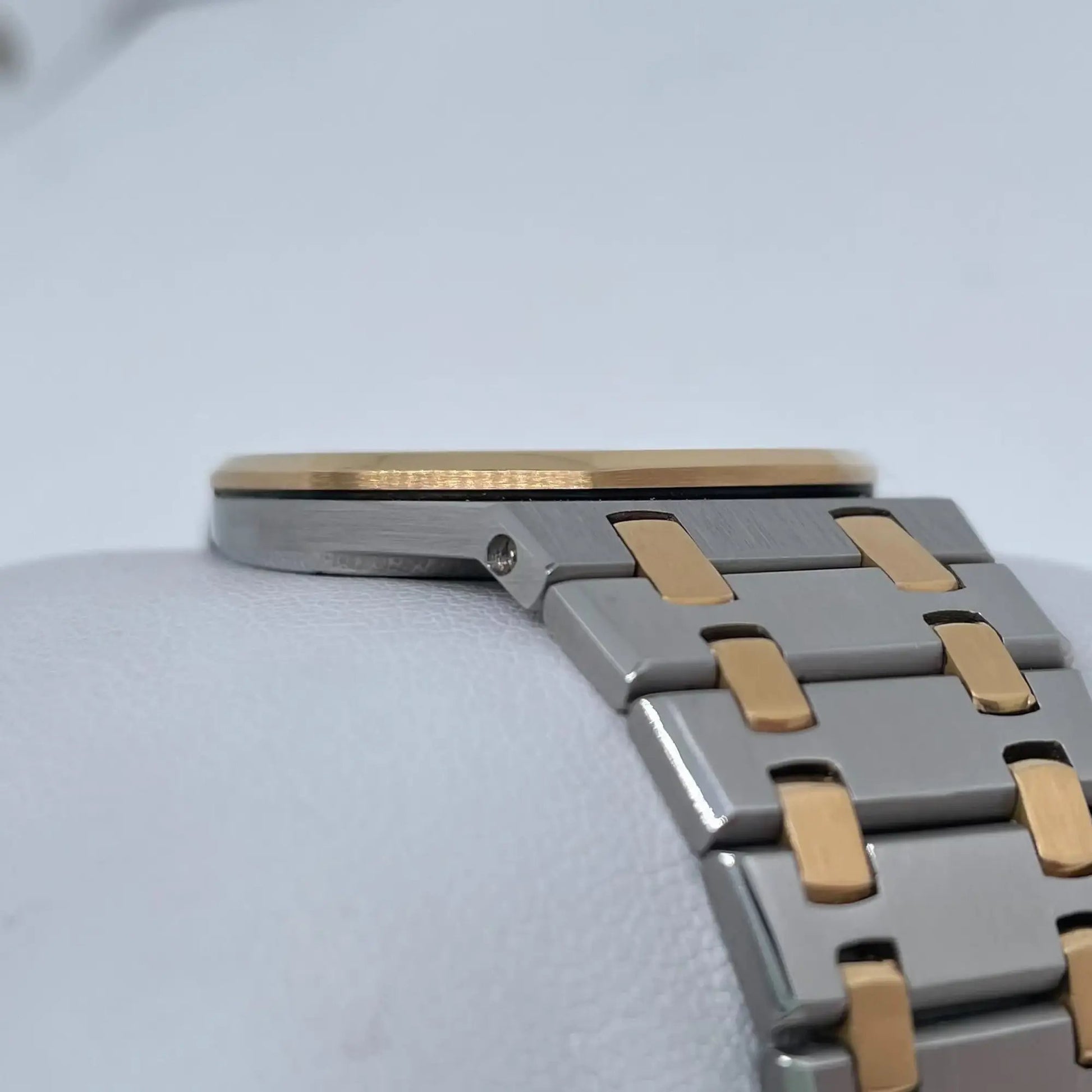 6th image of Audemars Piguet Royal Oak Wristwatch, PreOwned condition