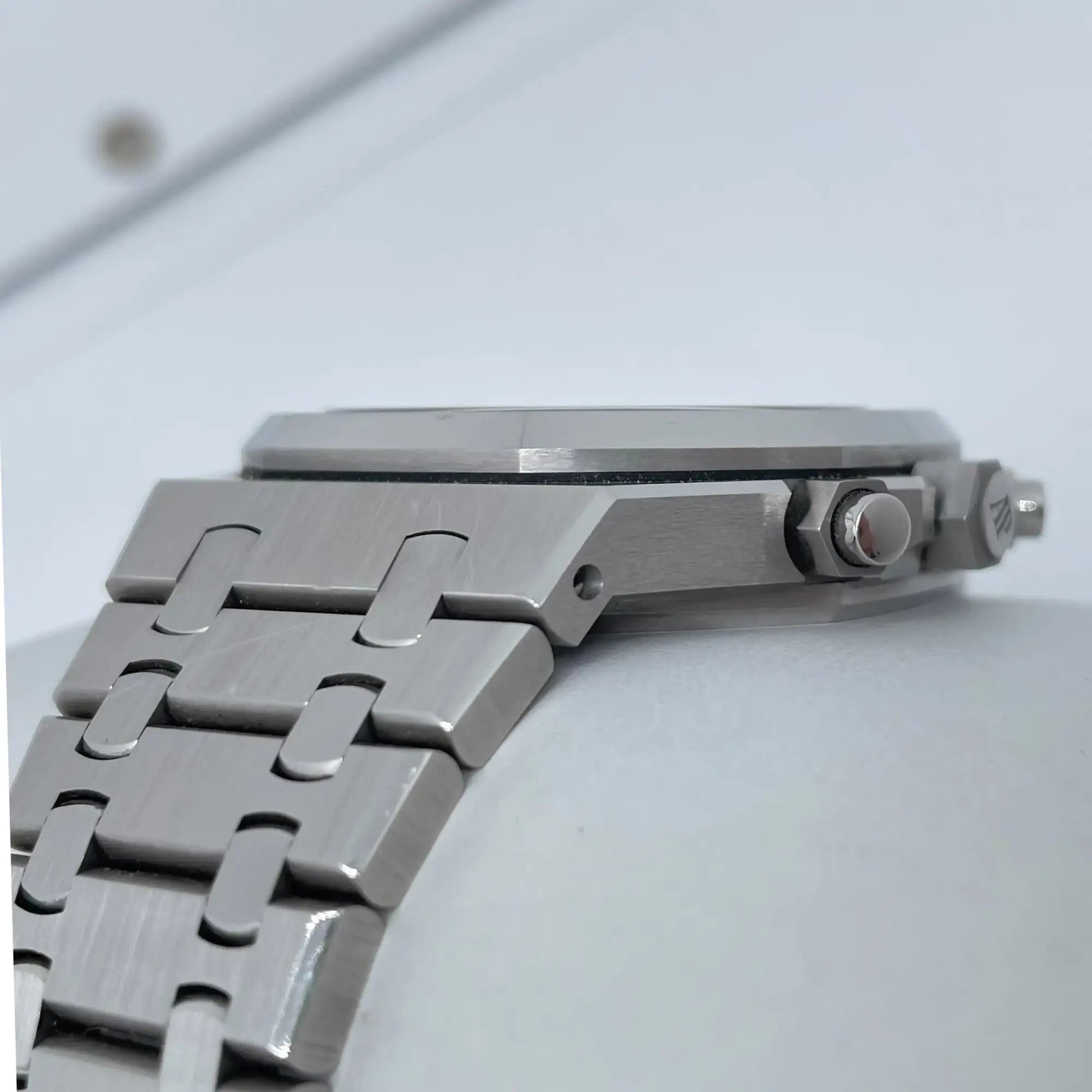 4th image of Audemars Piguet Audemars Piguet Royal Oak Wristwatch, PreOwned condition
