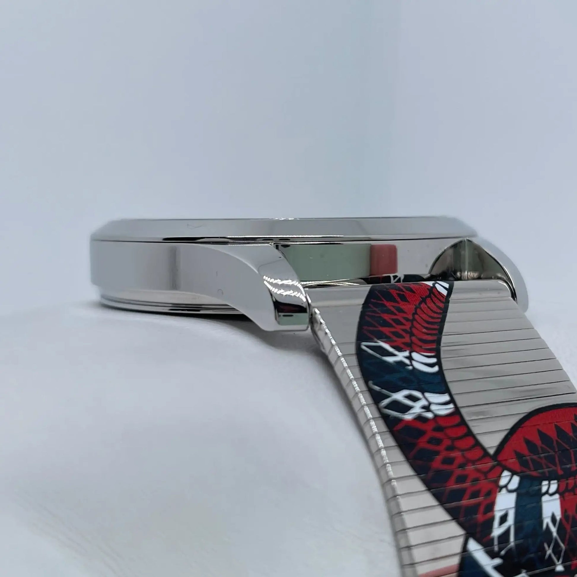 5th image of Gucci Gucci G-Timeless Contemporary Wristwatch, PreOwned condition