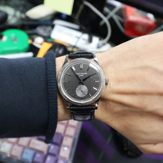 2nd image of Patek Philippe Calatrava Wristwatch, PreOwned condition