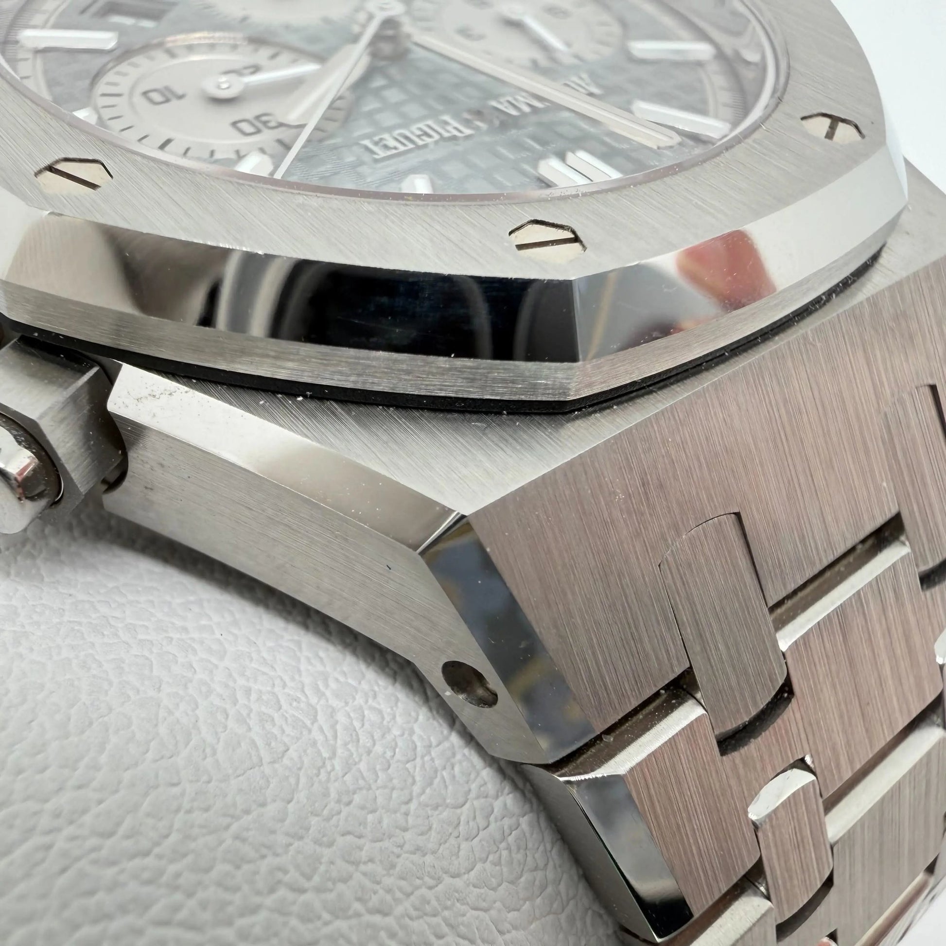 6th image of Audemars Piguet Audemars Piguet Royal Oak Wristwatch, PreOwned condition