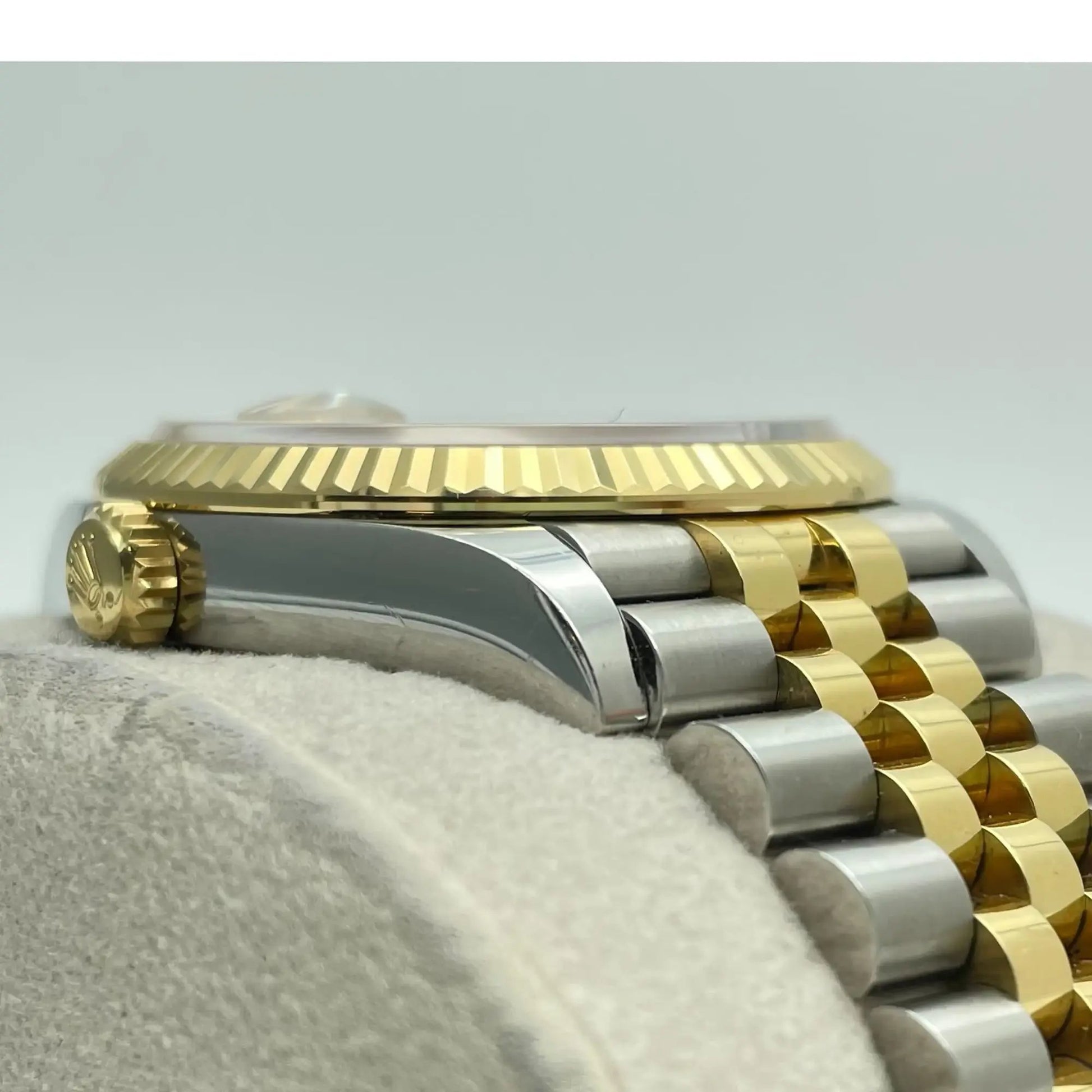 4th image of Rolex Rolex Datejust 126233 Wristwatch, PreOwned condition