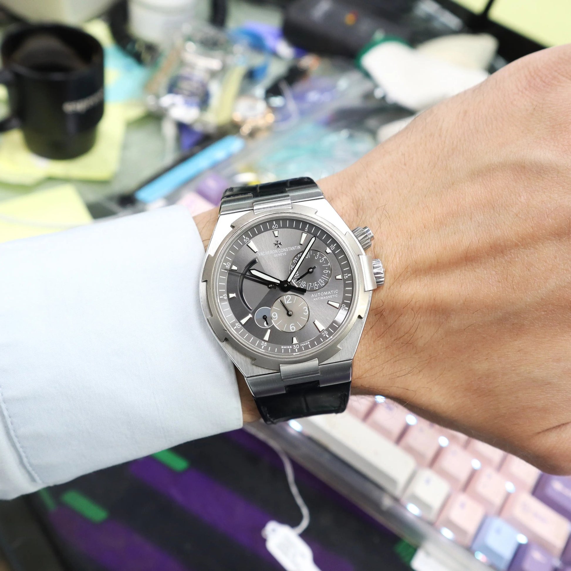 2nd image of Vacheron Constantin Constantin Overseas  Wristwatch, PreOwned condition