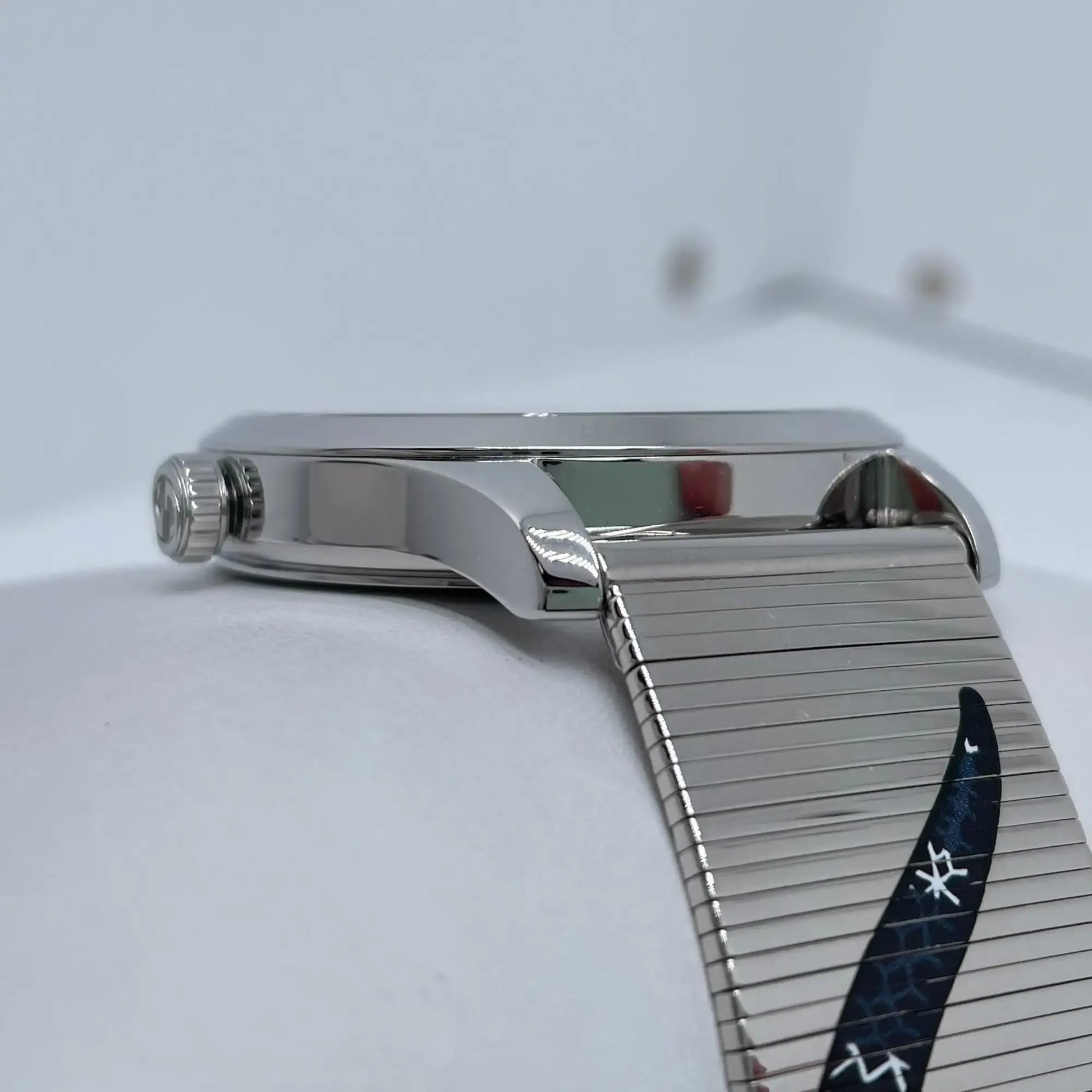 3rd image of Gucci Gucci G-Timeless Contemporary Wristwatch, PreOwned condition