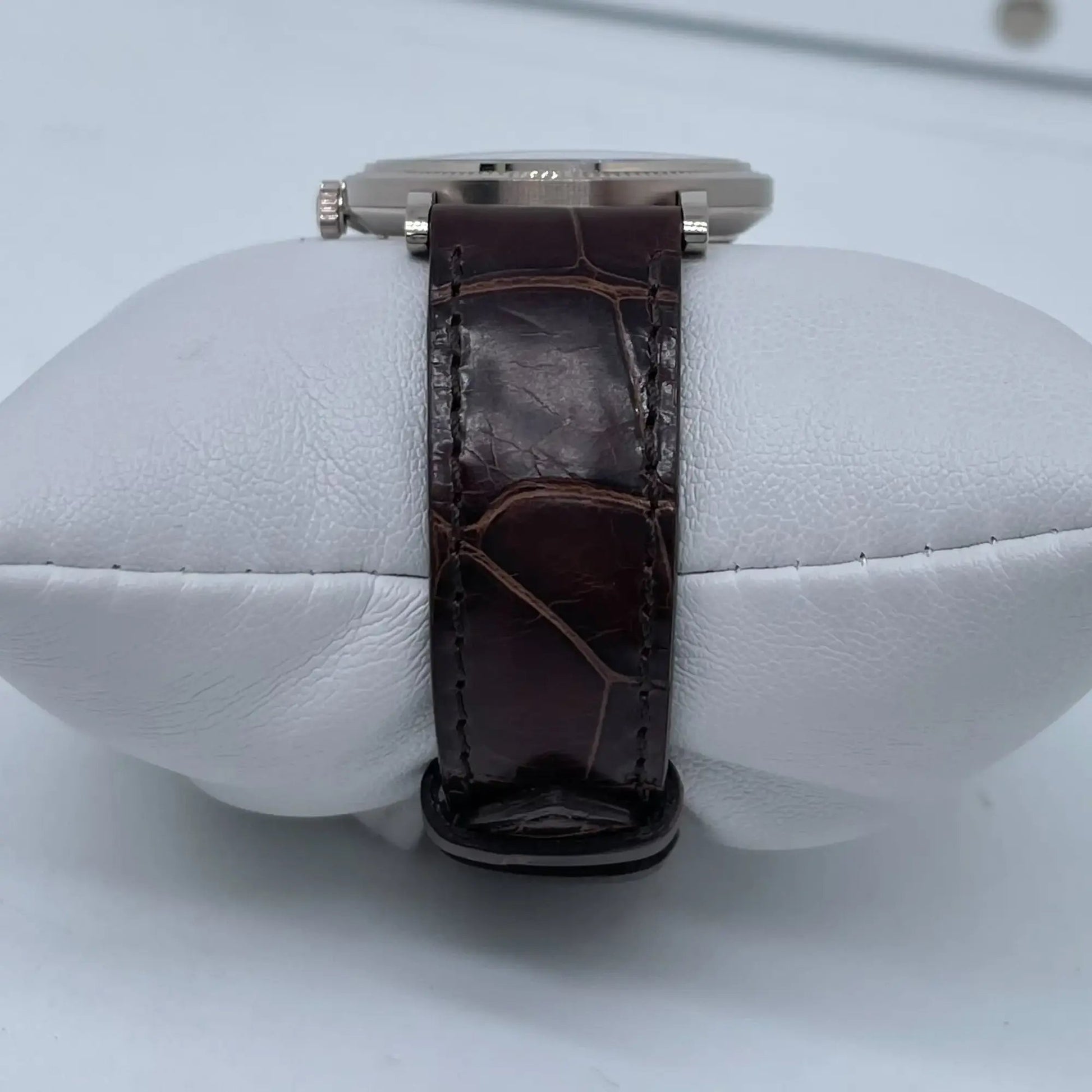 10th image of Patek Philippe Patek Philippe Calatrava Wristwatch, PreOwned condition