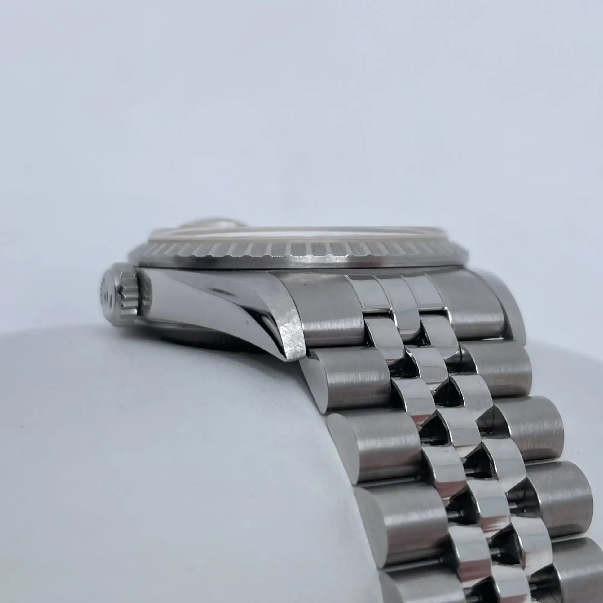 4th image of Rolex Rolex Datejust 16220 Wristwatch, PreOwned condition
