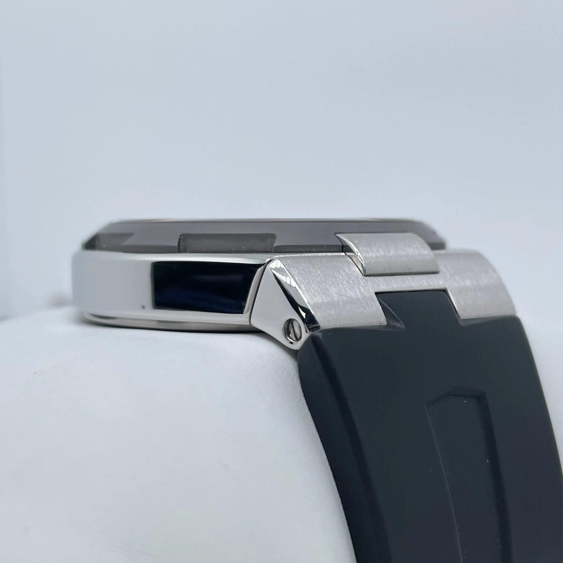 6th image of Vacheron Constantin Overseas Dual Time Wristwatch, PreOwned condition