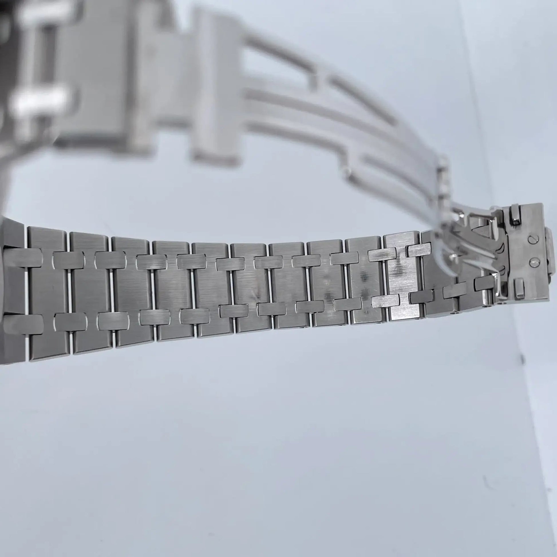 11th image of Audemars Piguet Audemars Piguet Royal Oak Wristwatch, PreOwned condition